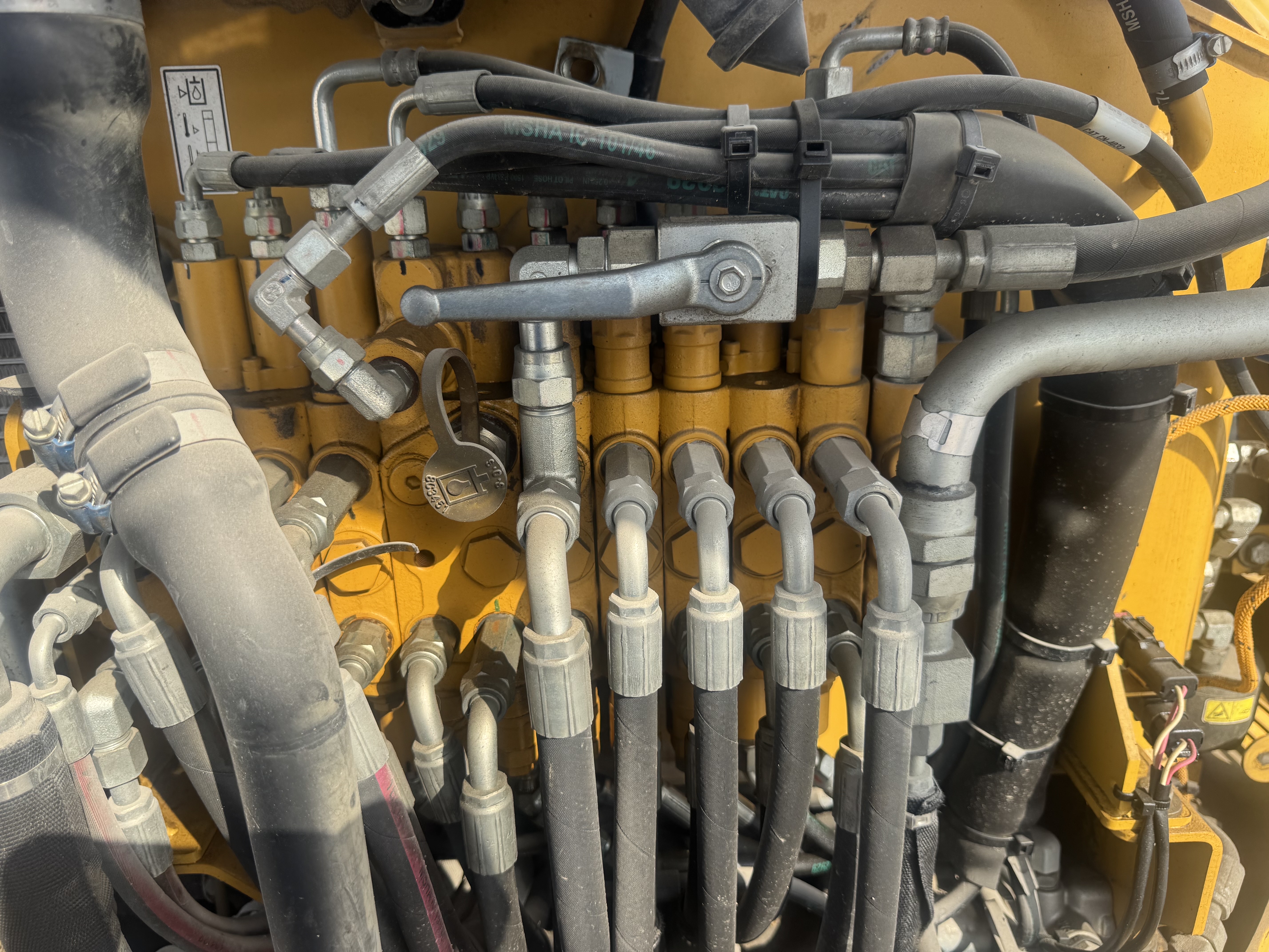 MNX-004-Cat-303E-Mini-excavators-inspection-Hydraulics-Hydraulic-hoses-and-lines-2