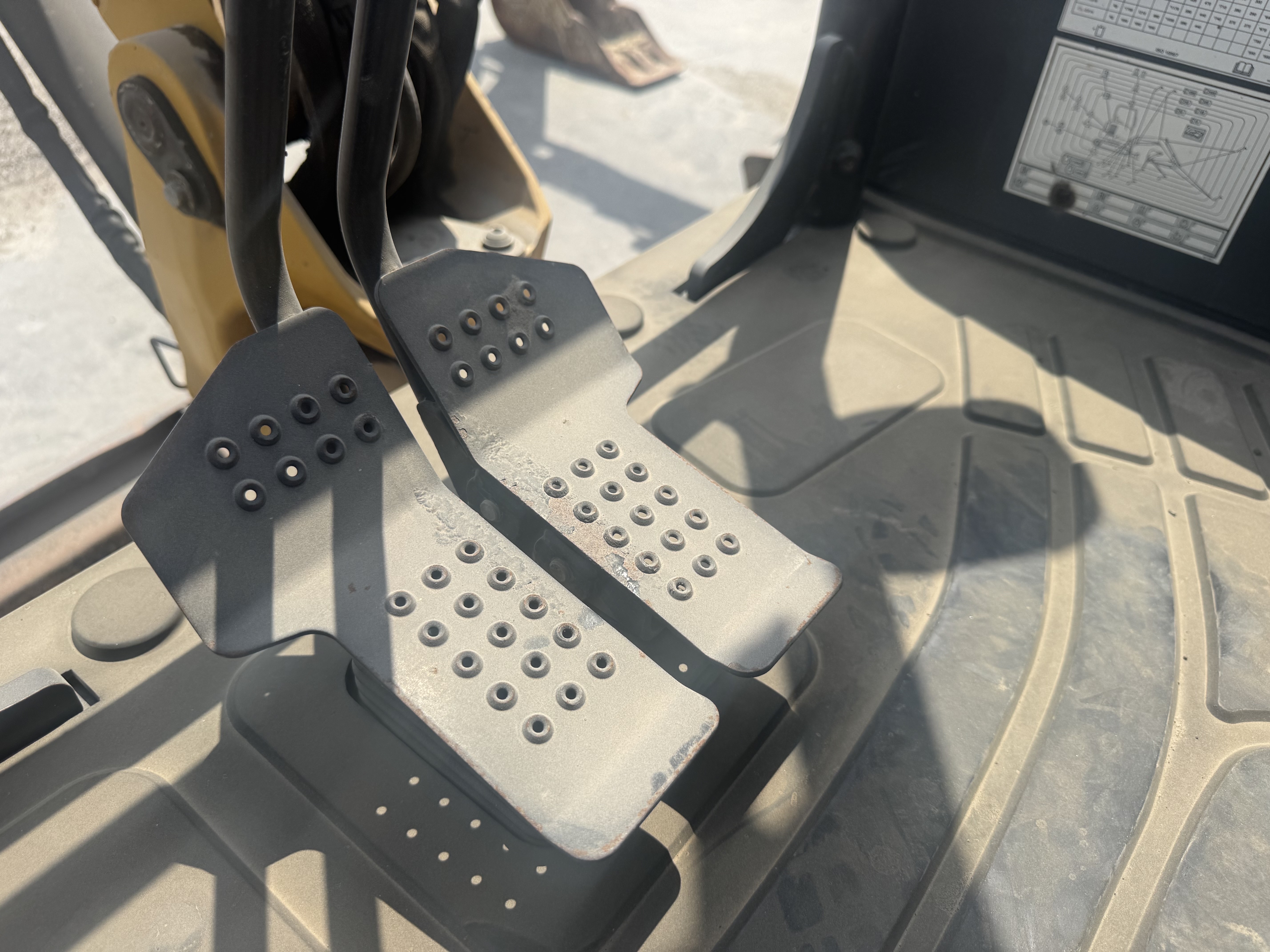 MNX-001-Cat-303E-Mini-excavators-inspection-Cabin-Pedals-1