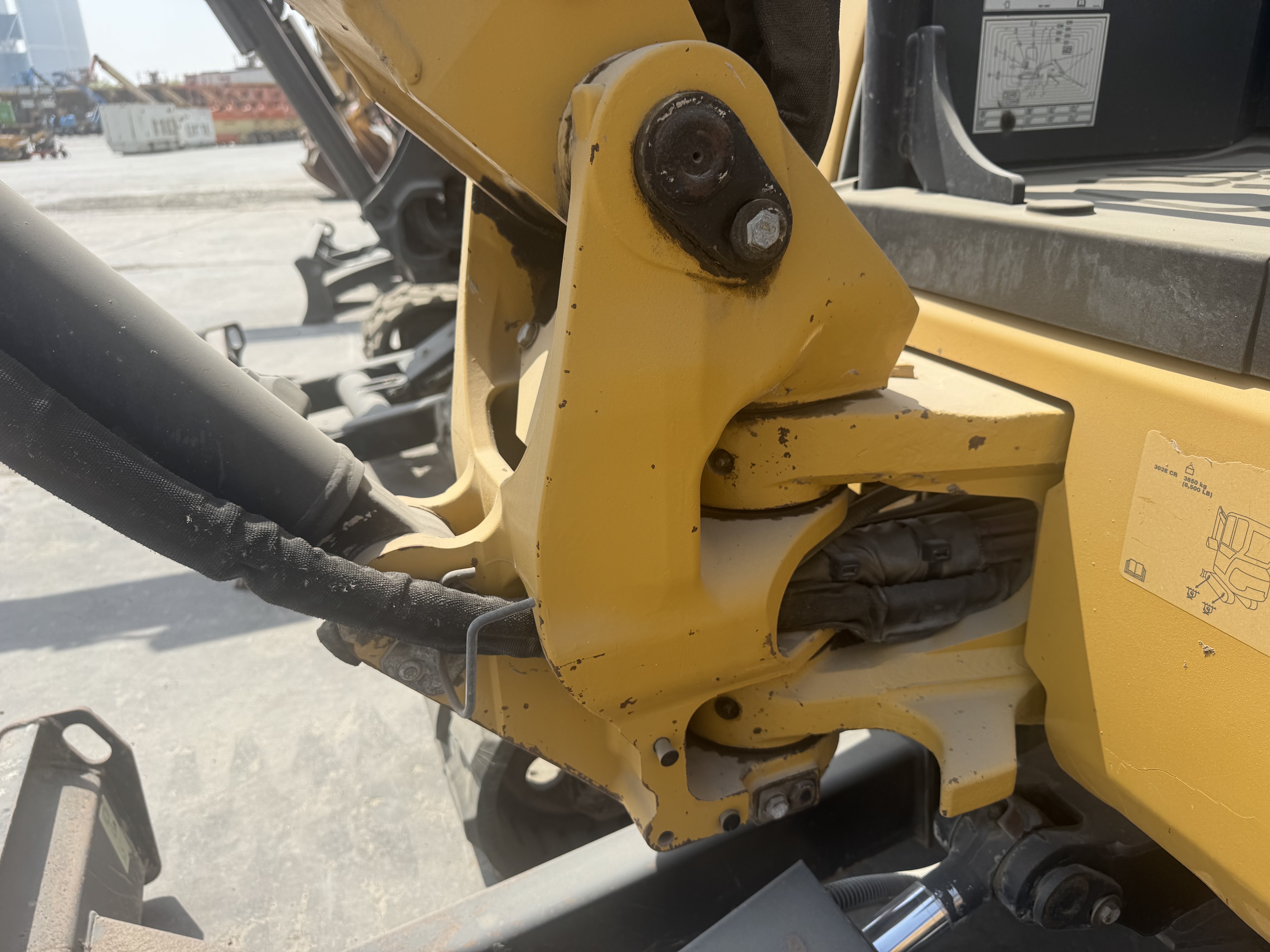 MNX-001-Cat-303E-Mini-excavators-inspection-Chassis-Boom-base-pin-and-bushings-3