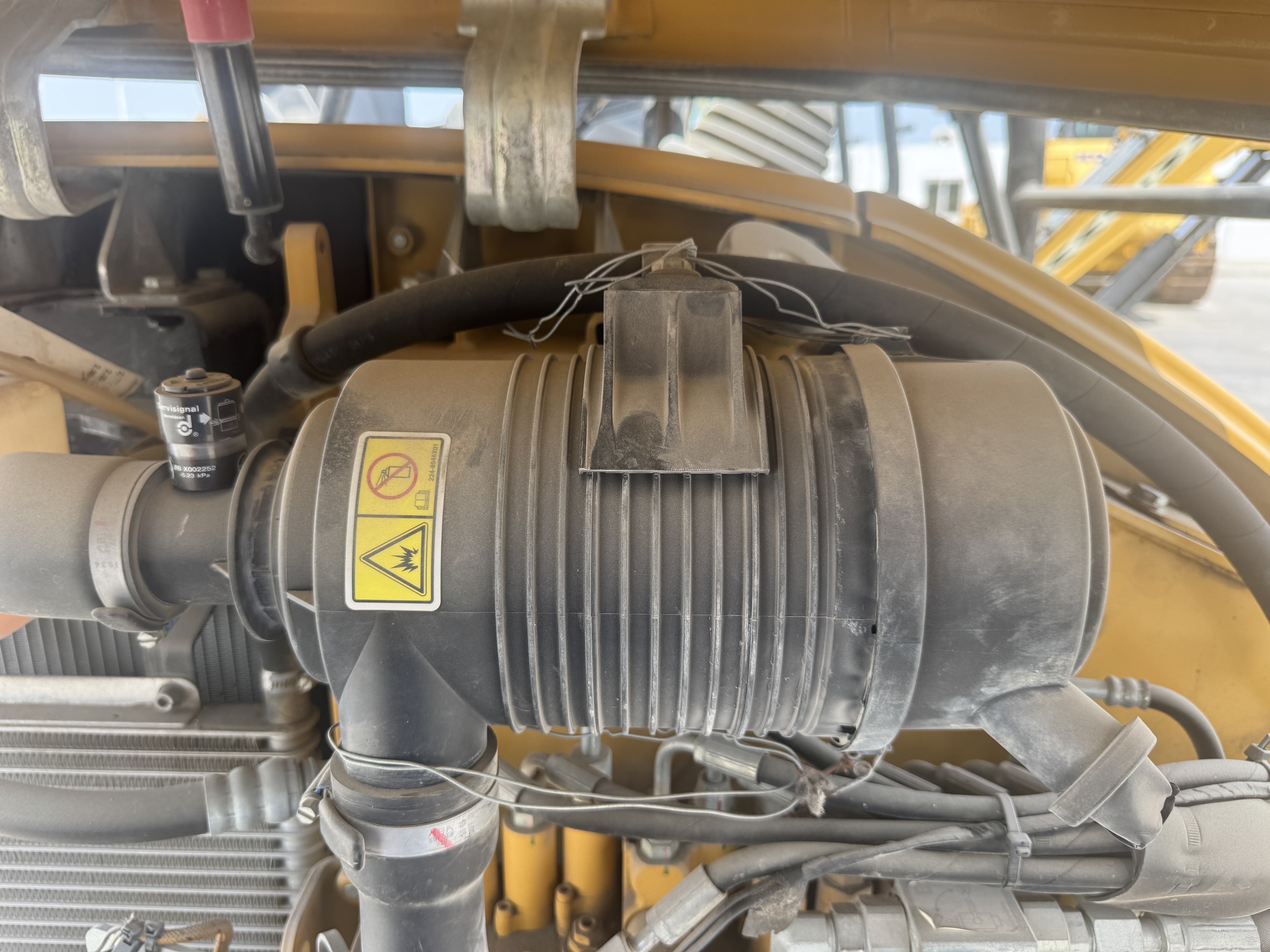 MNX-001-Cat-303E-Mini-excavators-inspection-Engine-Air-intake-system-3