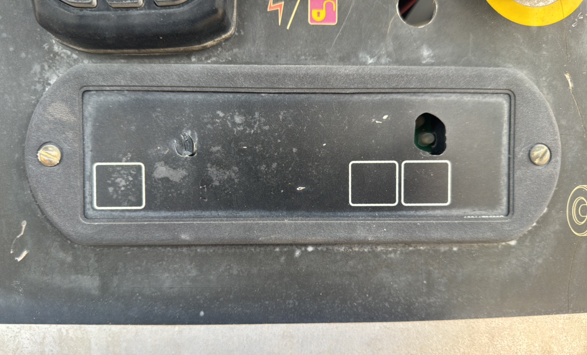 BLA-006-JLG-460SJ-Boom-lifts-inspection-Cabin-Instrument-cluster-2