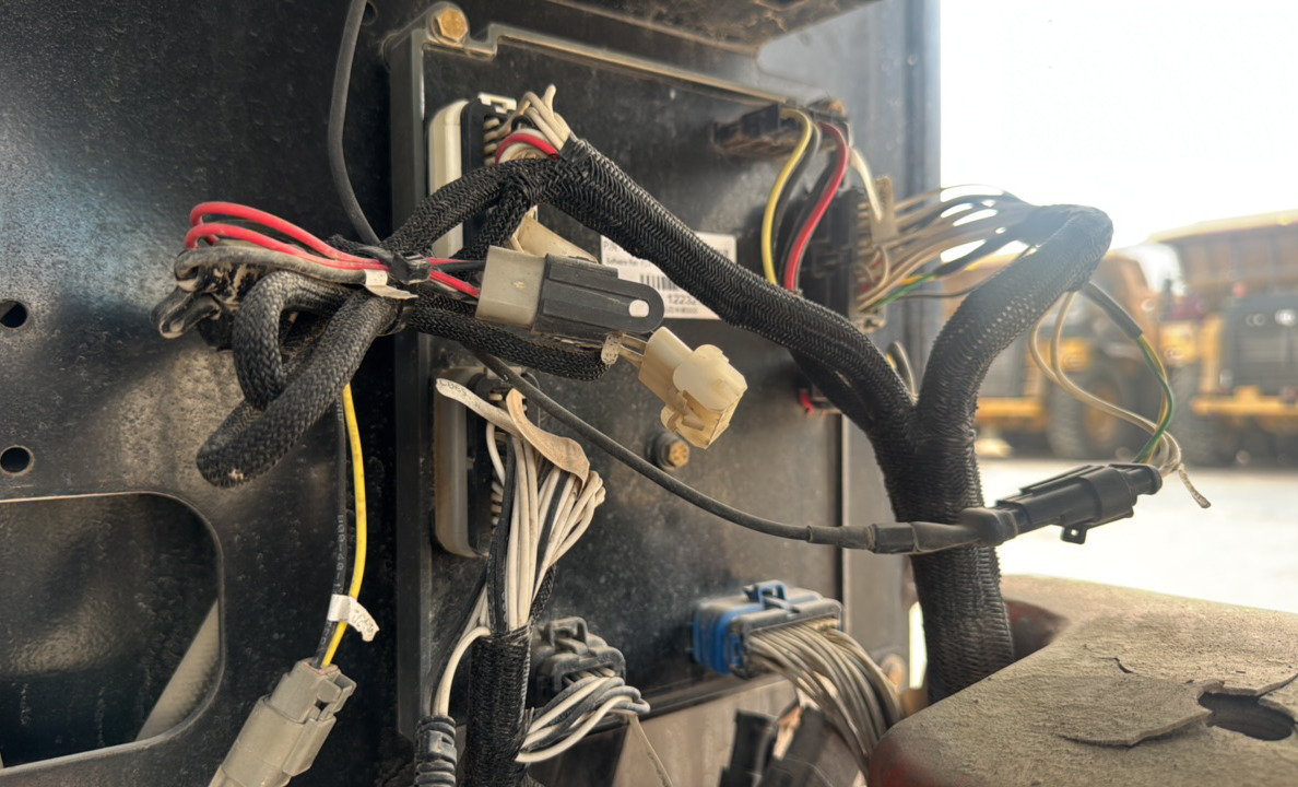BLA-006-JLG-460SJ-Boom-lifts-inspection-Electronic-Main-harness-3