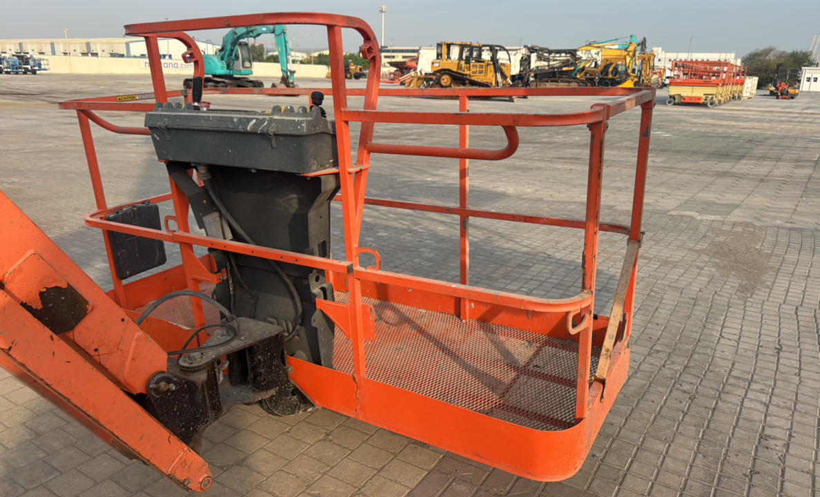 BLA-006-JLG-460SJ-Boom-lifts-inspection-Structure-Handrails-2