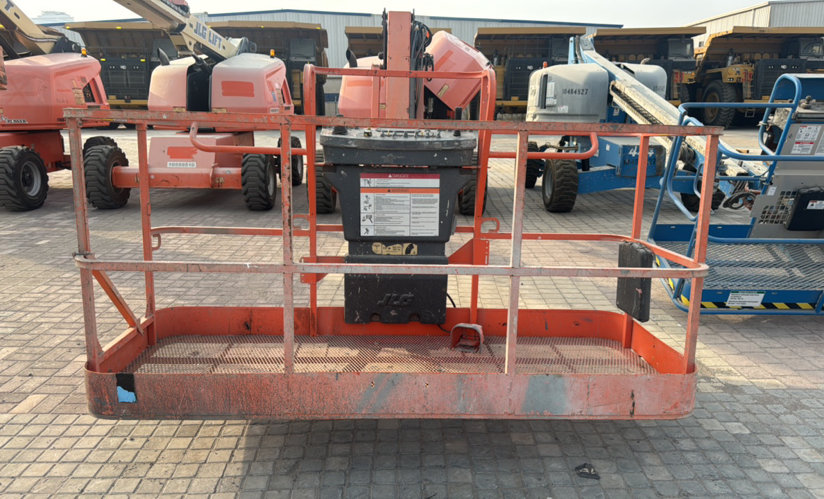 BLA-006-JLG-460SJ-Boom-lifts-inspection-Structure-Handrails-3