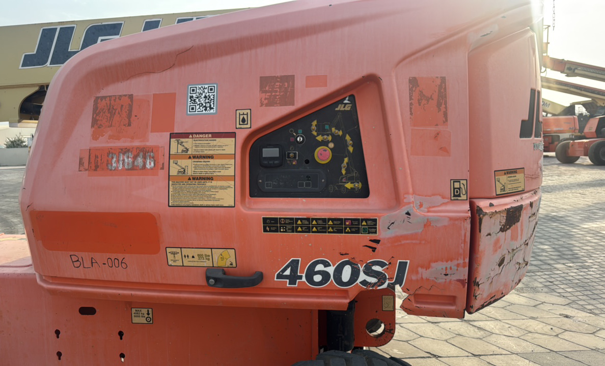 BLA-006-JLG-460SJ-Boom-lifts-inspection-Structure-Sheet-metal-(fiberglass)-2