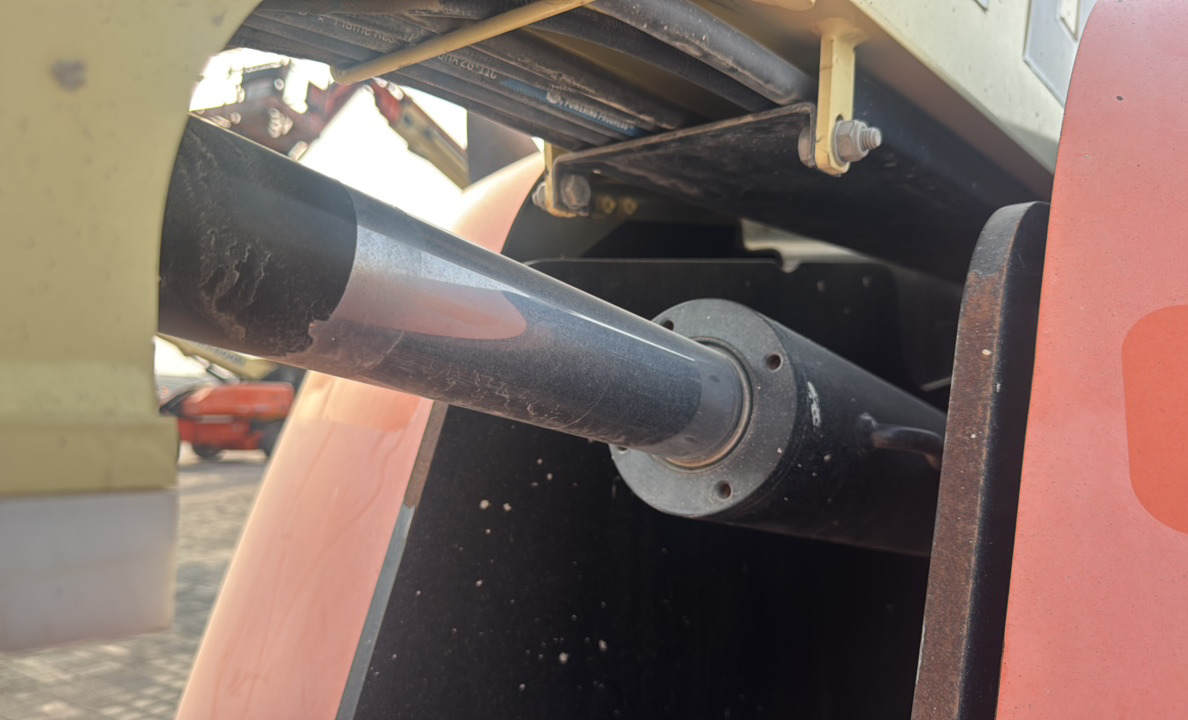 BLA-006-JLG-460SJ-Boom-lifts-inspection-Chassis-Boom-lift-cylinder-4