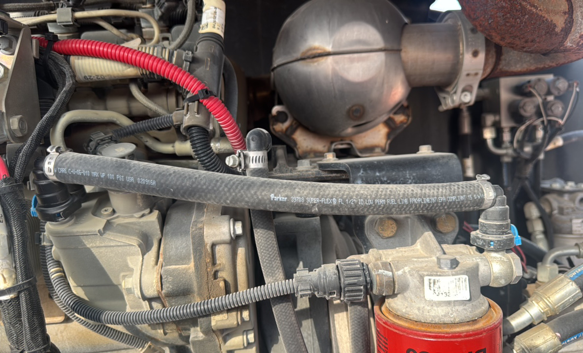 BLA-006-JLG-460SJ-Boom-lifts-inspection-Engine-Hoses-1