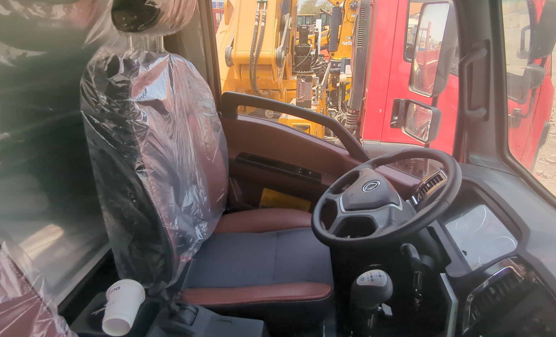 BTC-003-XCMG-SQZ200-Boom-truck-cranes-inspection-Cabin-Seats/armrests-1