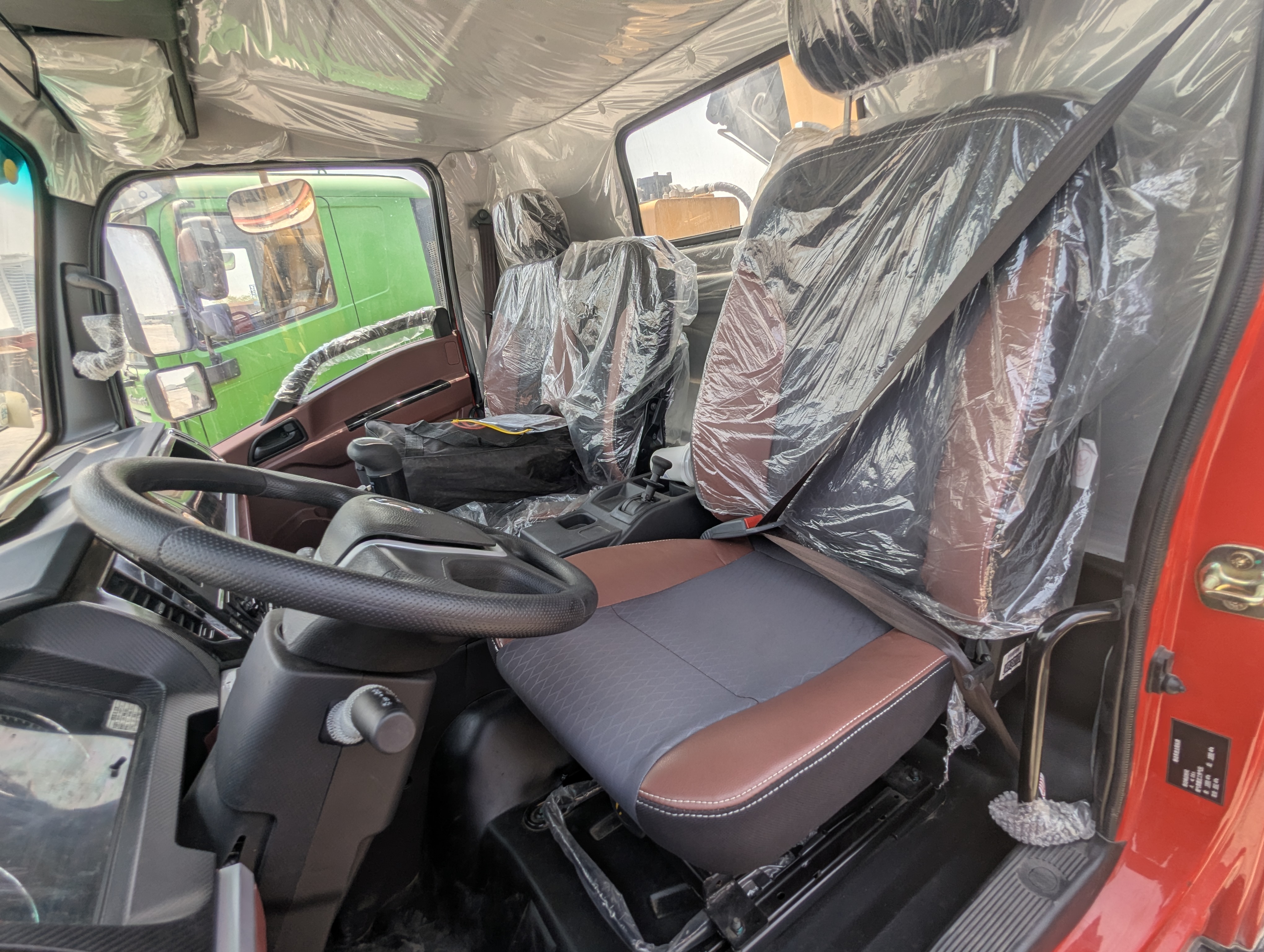 BTC-003-XCMG-SQZ200-Boom-truck-cranes-inspection-Cabin-Seats/armrests-2