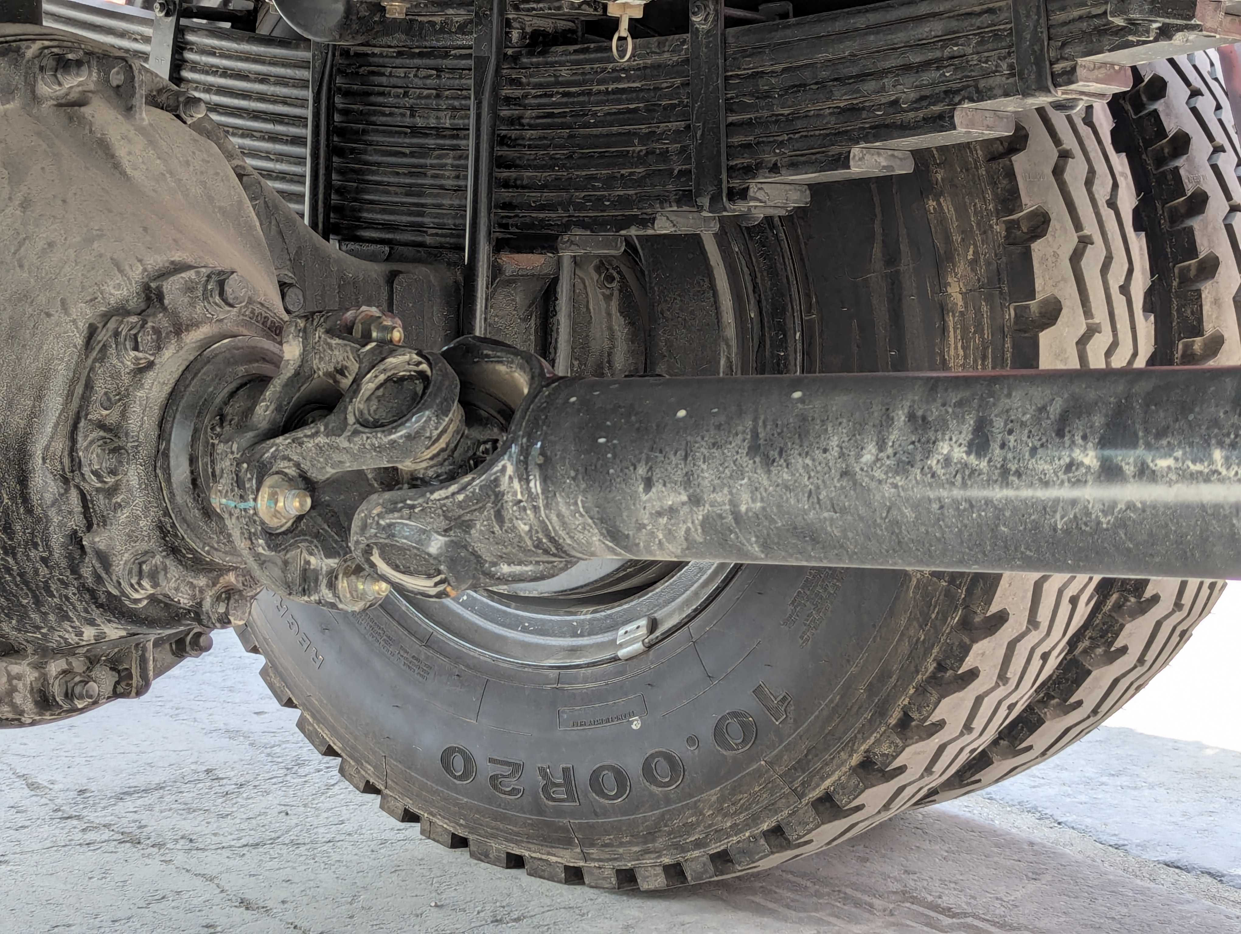 BTC-003-XCMG-SQZ200-Boom-truck-cranes-inspection-Drive-system-Propeller-shaft-3