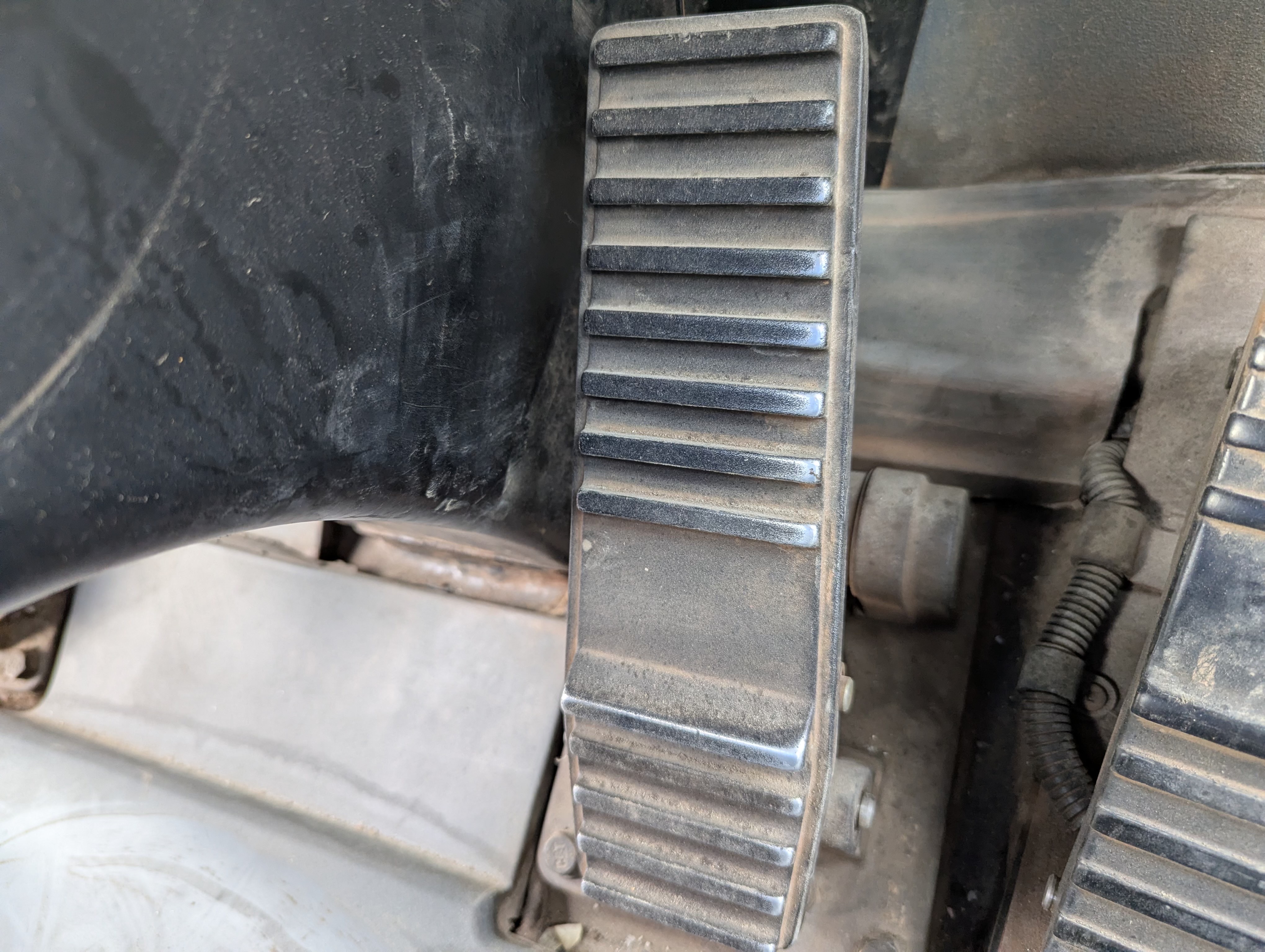 WHL-012-Cat-966H-Wheel-loaders-inspection-Safety-Brakes-(Service-and-Parking)-1