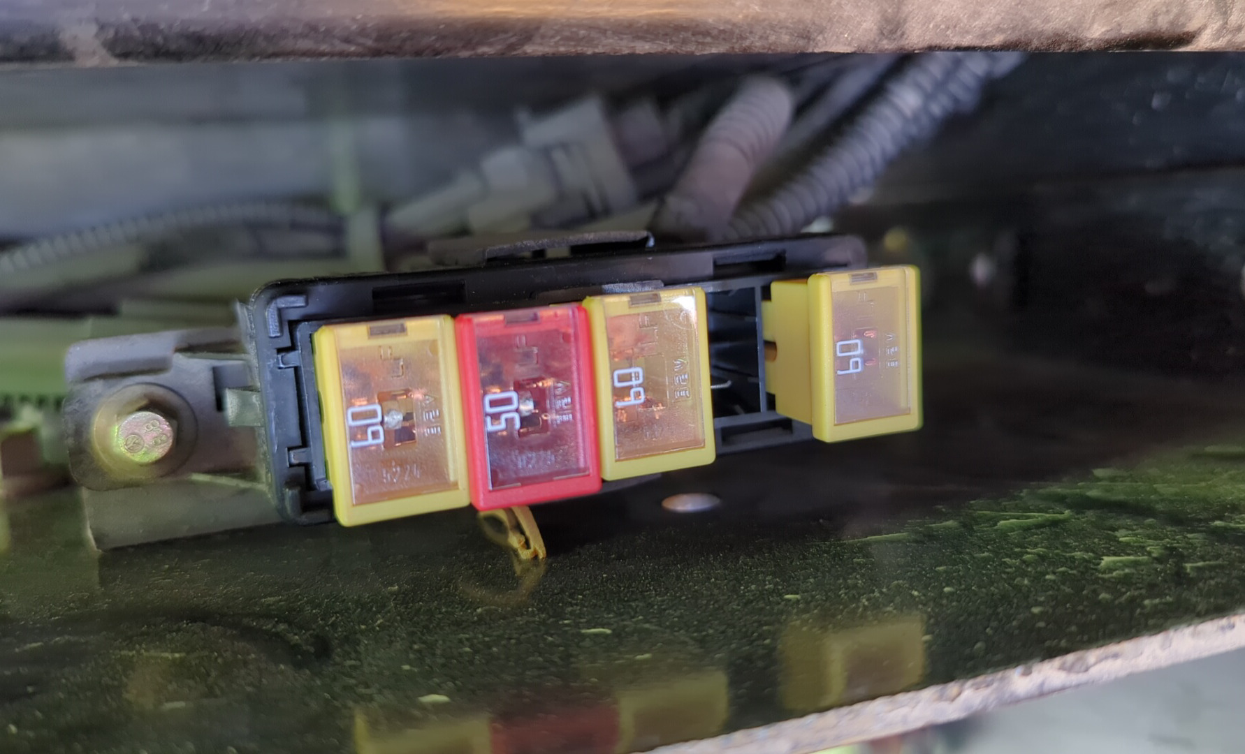 BTC-003-XCMG-SQZ200-Boom-truck-cranes-inspection-Electronics-Fuse-box-1