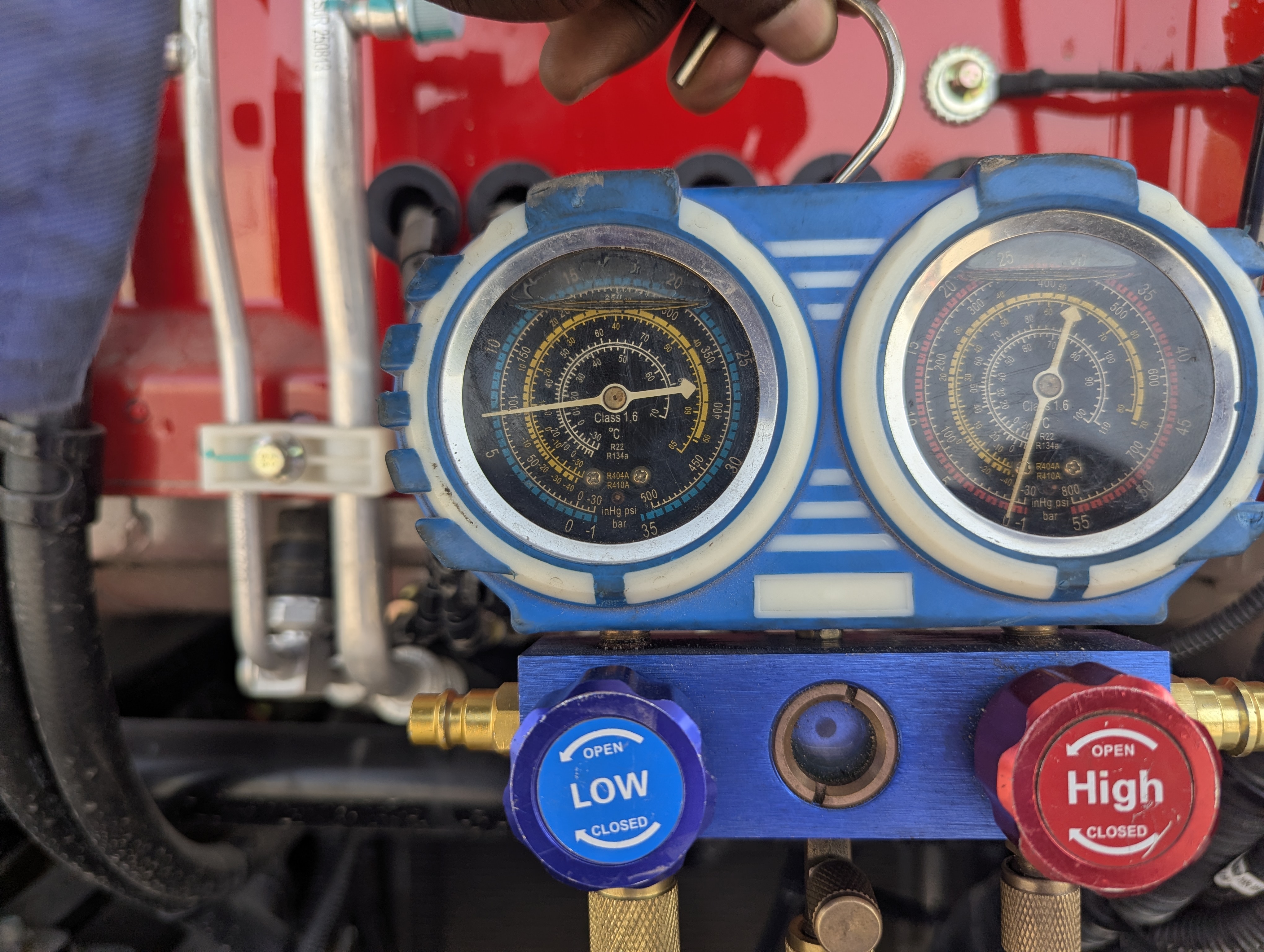 BTC-003-XCMG-SQZ200-Boom-truck-cranes-inspection-Air-conditioning-A/C-compressor-1