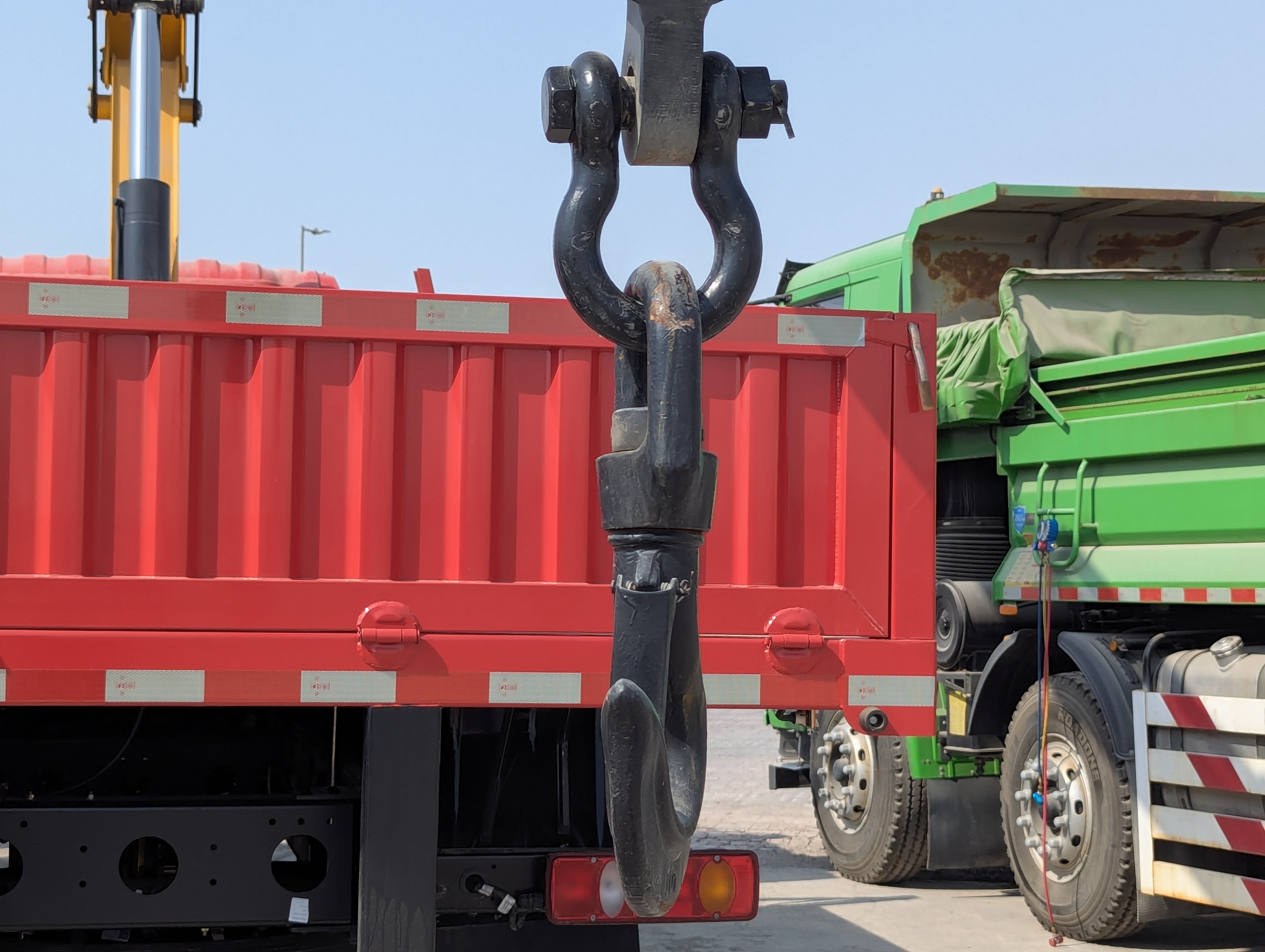BTC-003-XCMG-SQZ200-Boom-truck-cranes-inspection-Structure-Main-hook-1