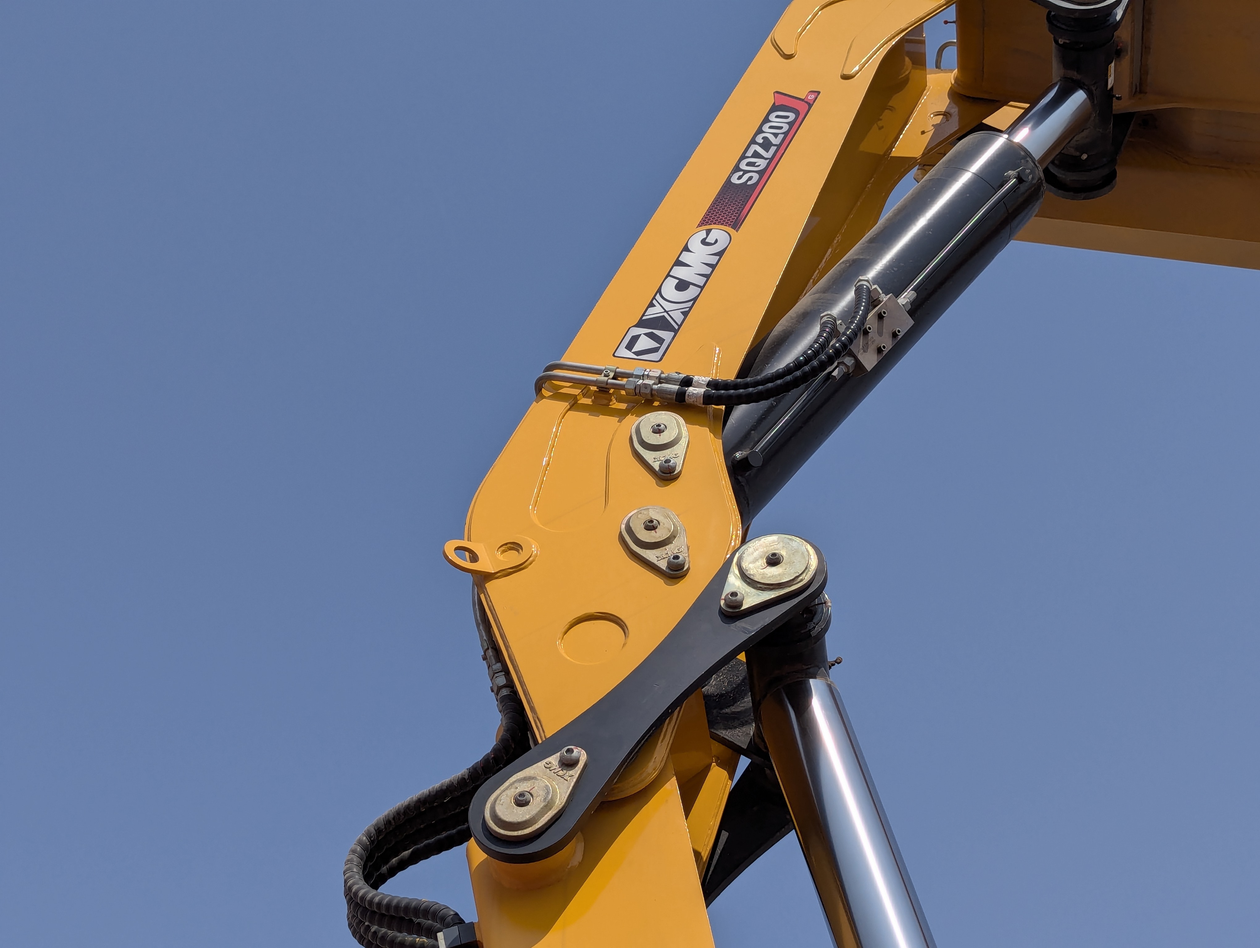 BTC-003-XCMG-SQZ200-Boom-truck-cranes-inspection-Chassis-Articulated-primary-boom-1