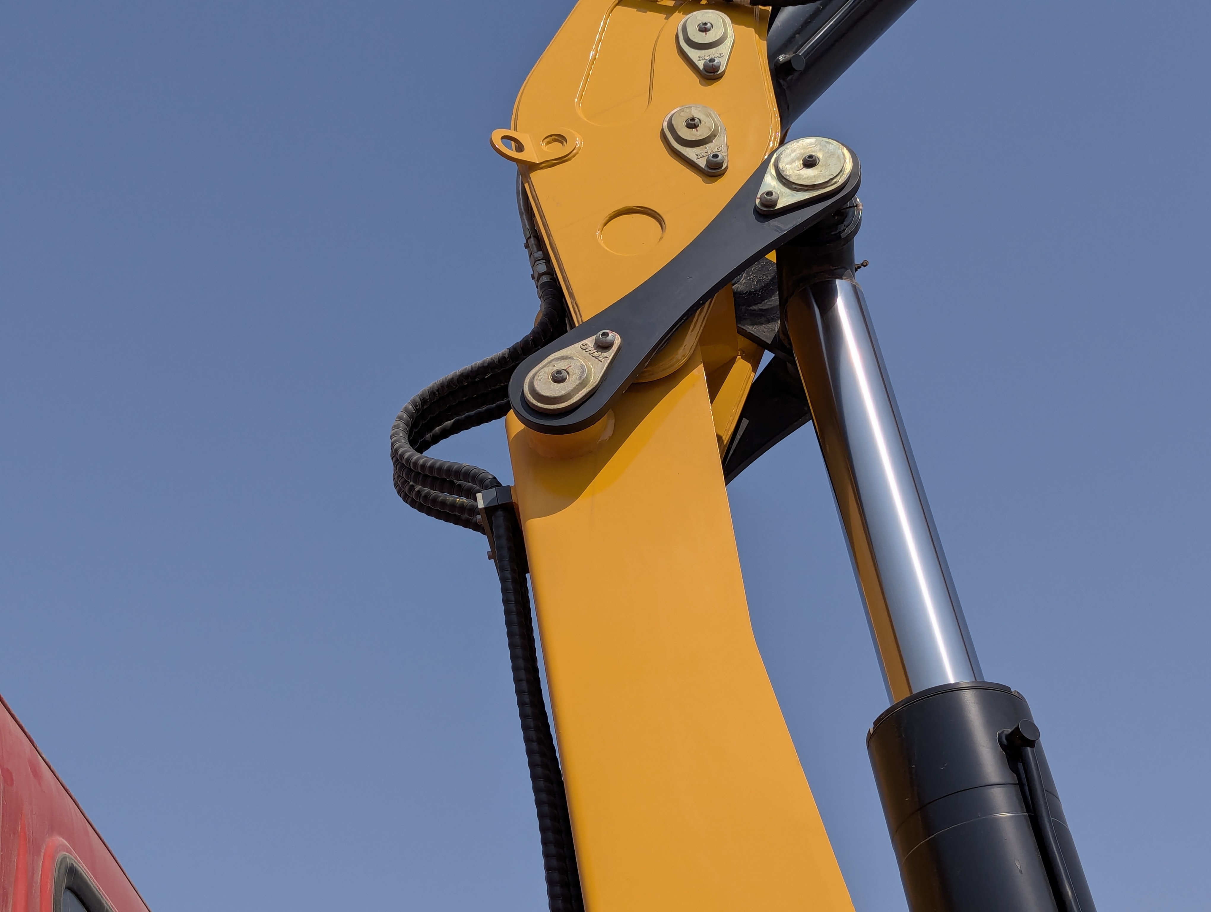 BTC-003-XCMG-SQZ200-Boom-truck-cranes-inspection-Chassis-Articulated-primary-boom-1