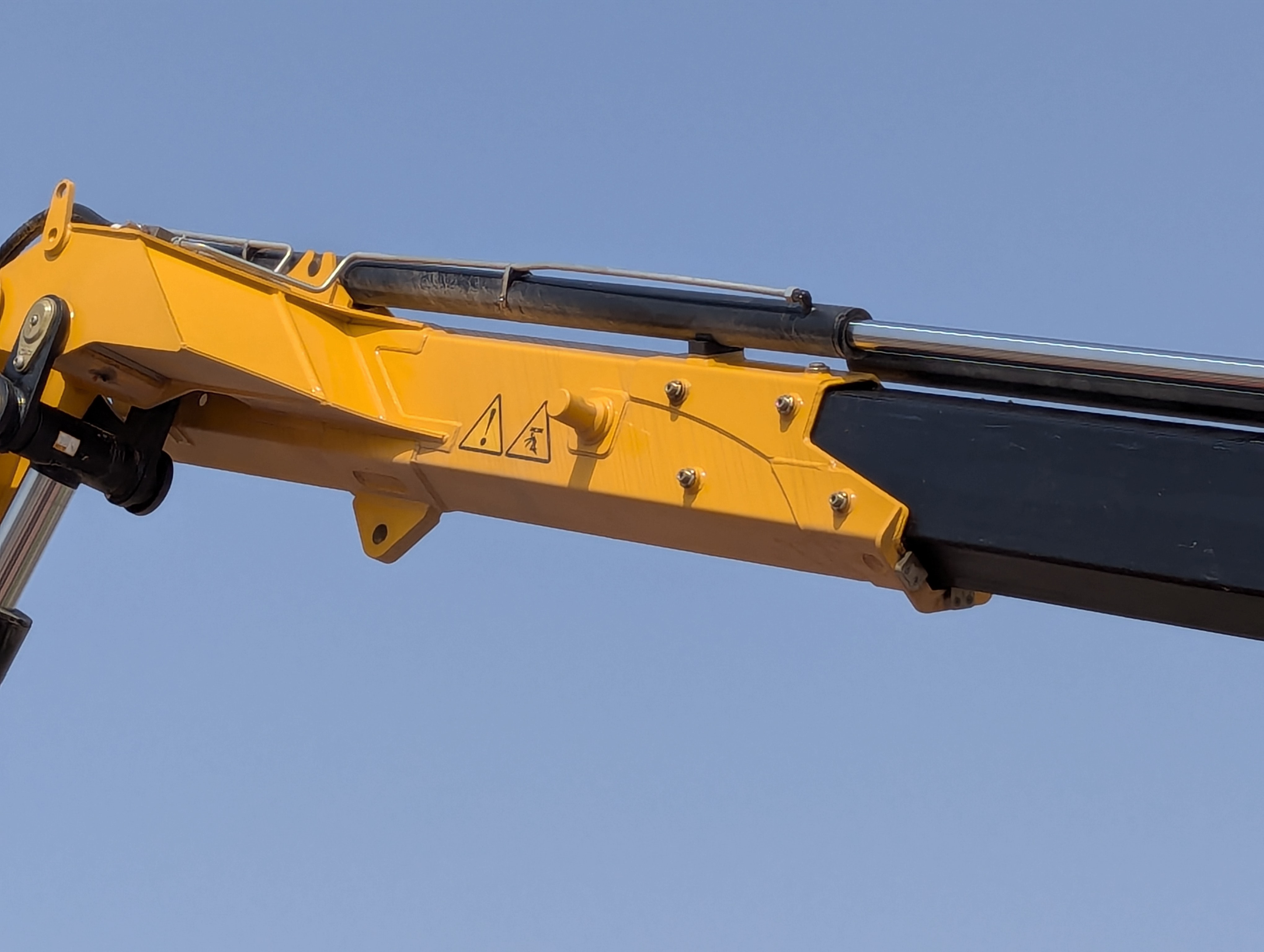 BTC-003-XCMG-SQZ200-Boom-truck-cranes-inspection-Chassis-Articulated-secondary-boom-1