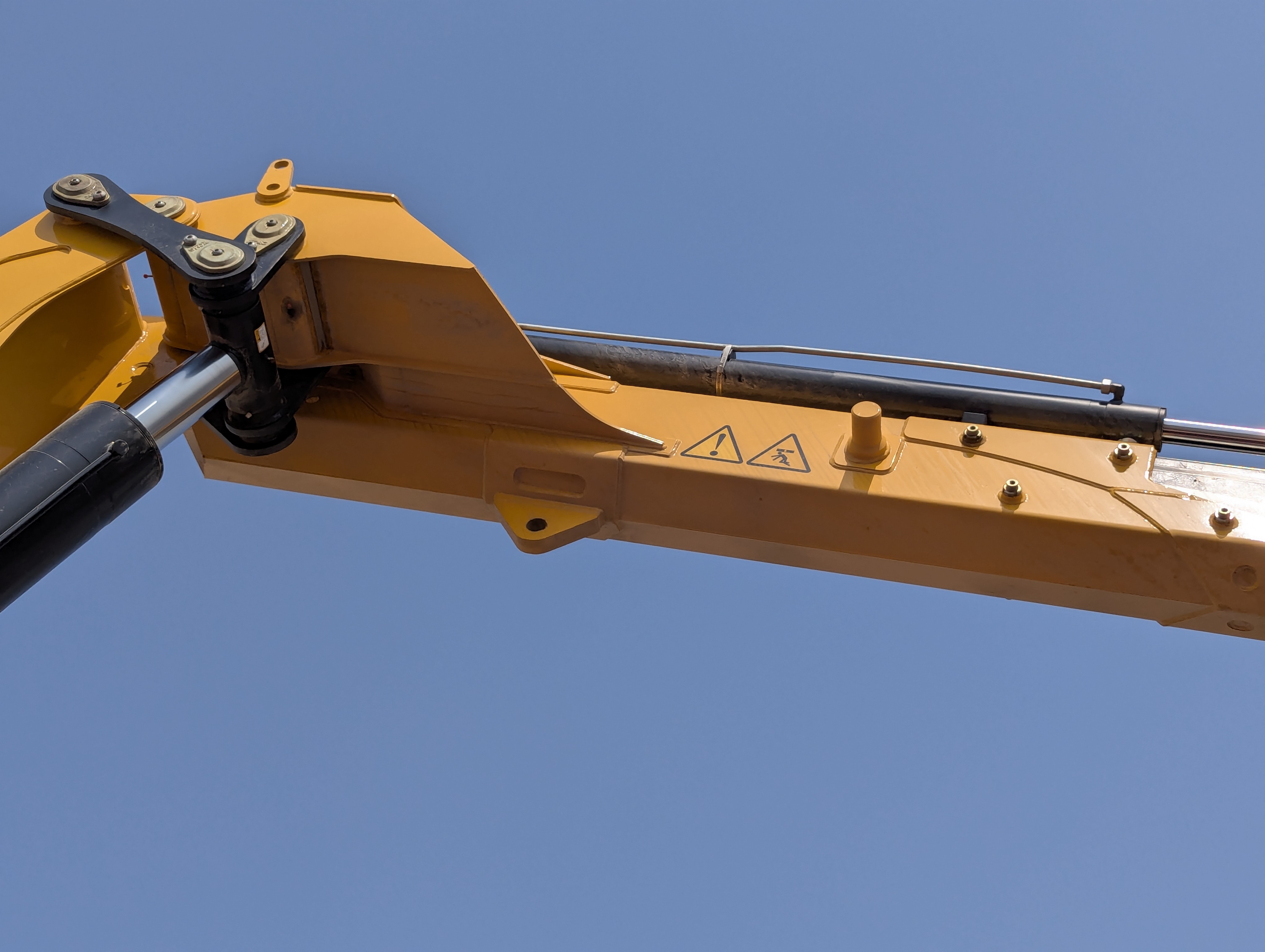 BTC-003-XCMG-SQZ200-Boom-truck-cranes-inspection-Chassis-Articulated-secondary-boom-1