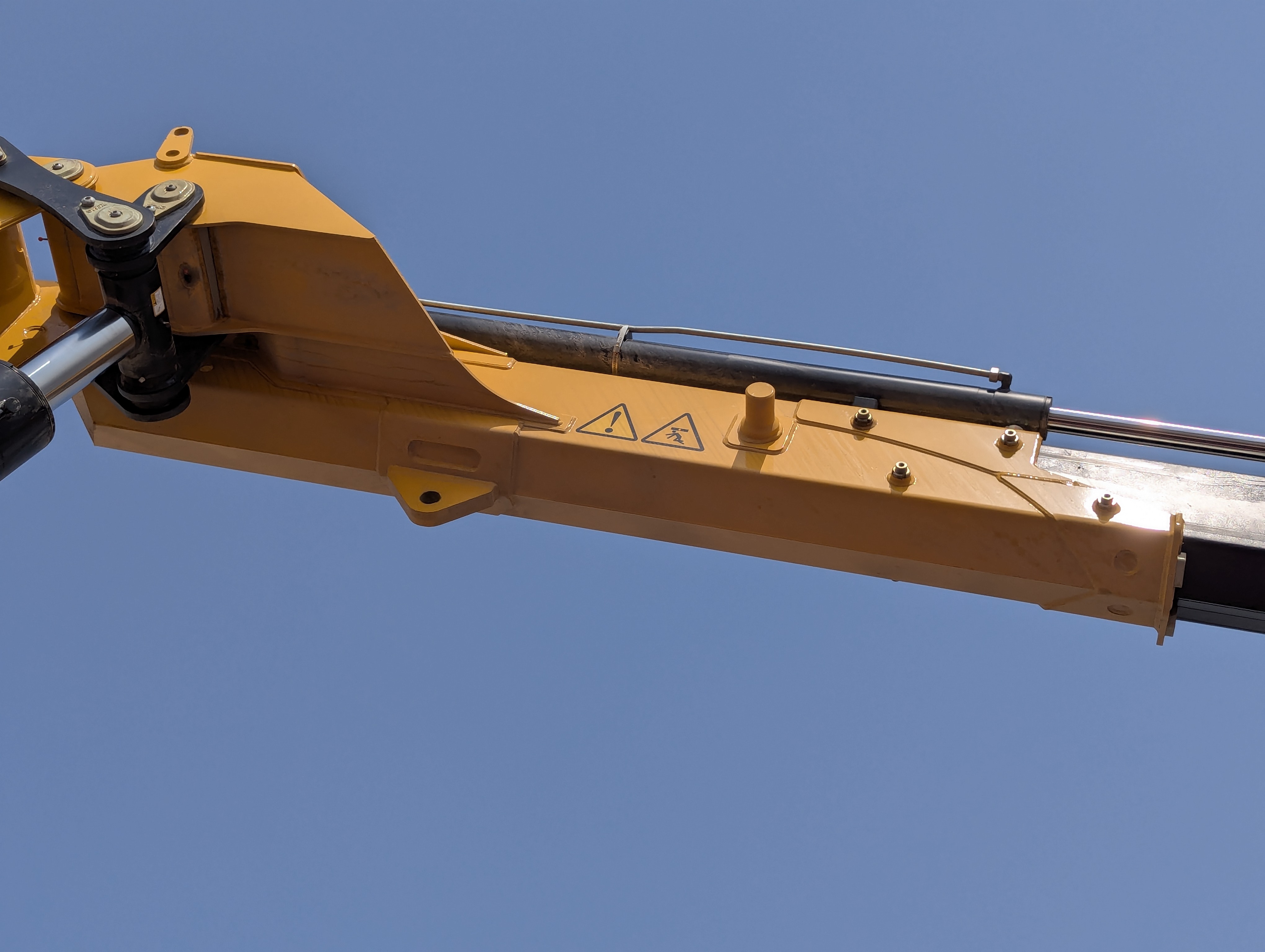 BTC-003-XCMG-SQZ200-Boom-truck-cranes-inspection-Chassis-Articulated-secondary-boom-1