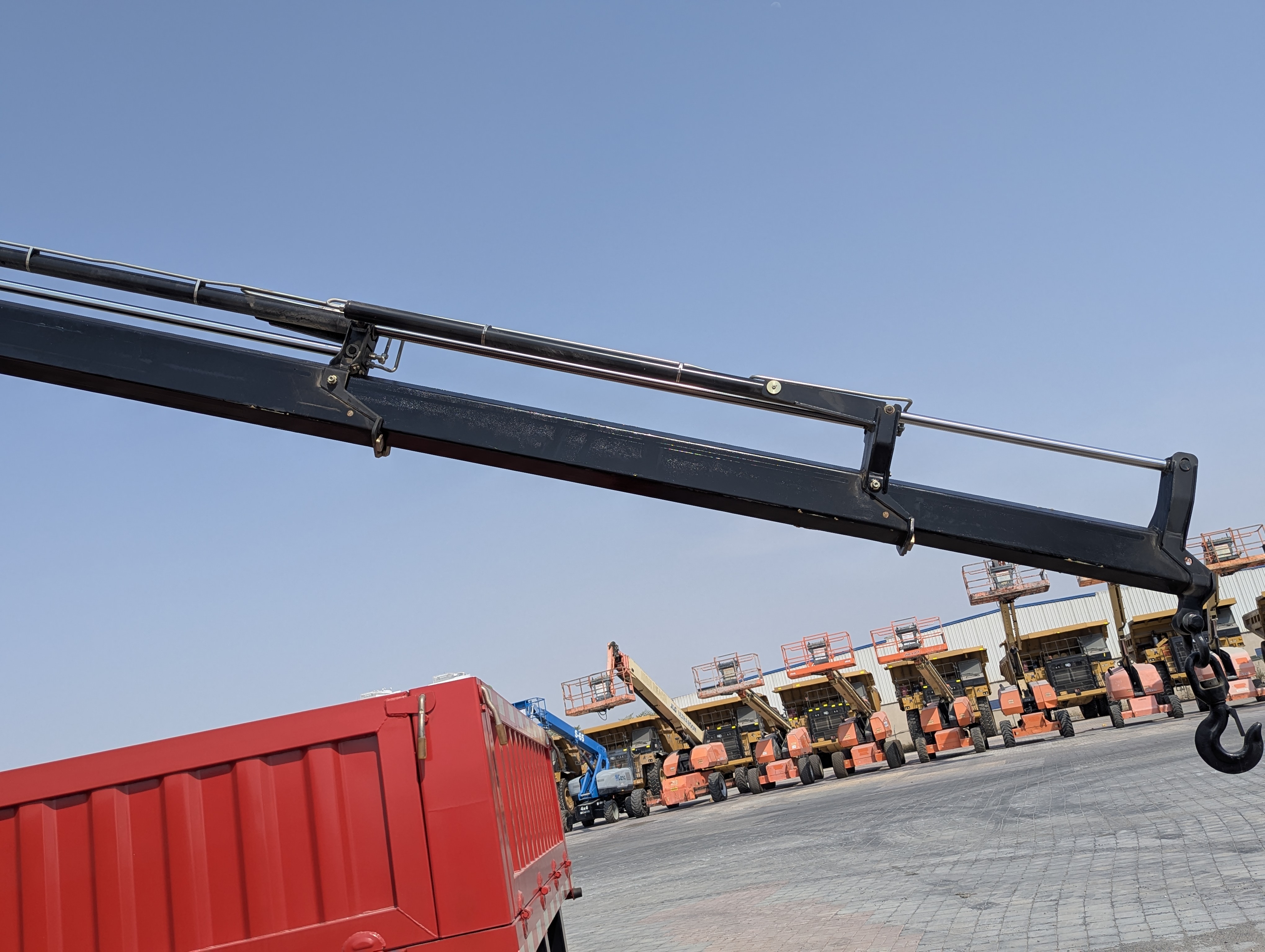 BTC-003-XCMG-SQZ200-Boom-truck-cranes-inspection-Chassis-Telescopic-boom-1