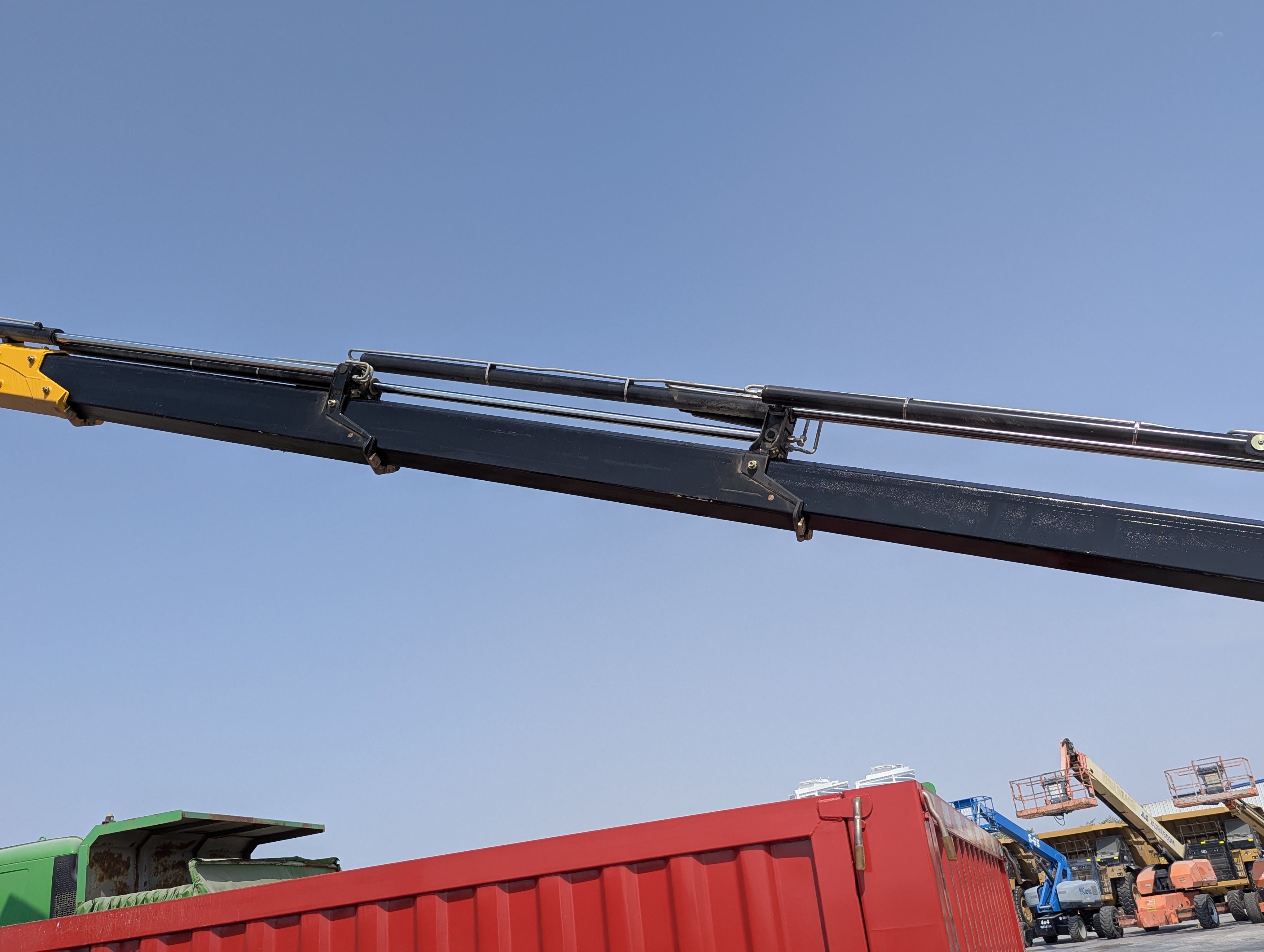 BTC-003-XCMG-SQZ200-Boom-truck-cranes-inspection-Chassis-Telescopic-boom-1