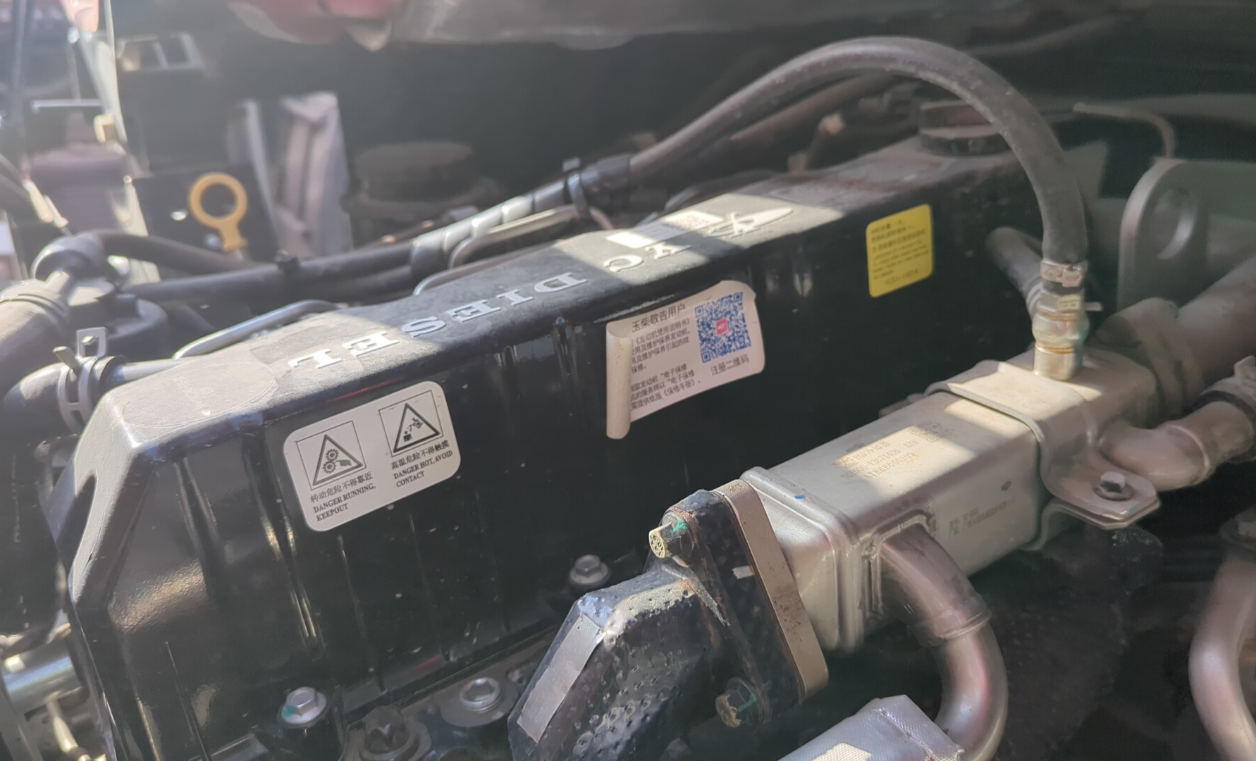 BTC-003-XCMG-SQZ200-Boom-truck-cranes-inspection-Engine-Engine-cover-and-oil-pan-1