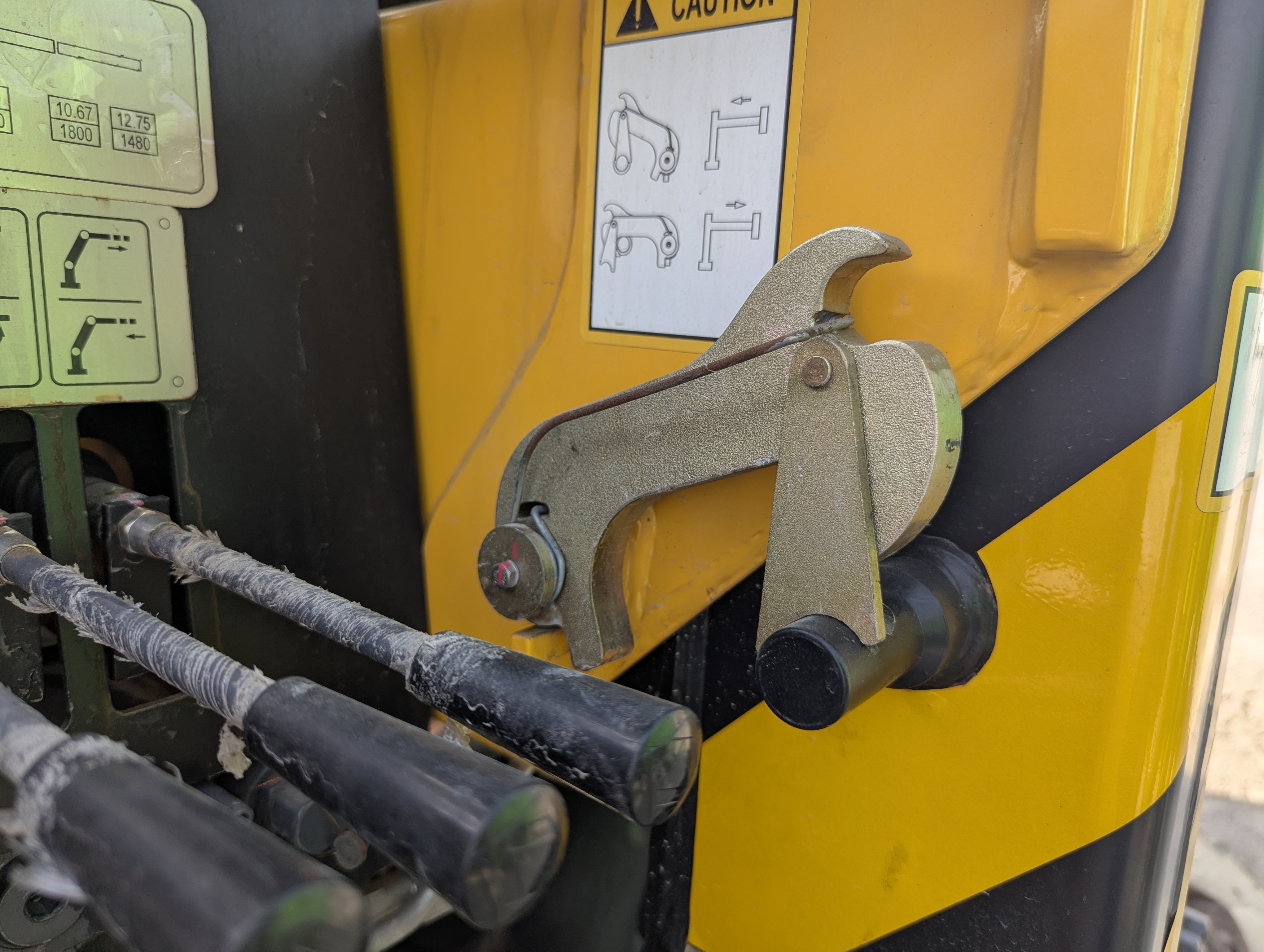 BTC-003-XCMG-SQZ200-Boom-truck-cranes-inspection-Hydraulics-Hydraulic-pins-/-locks-1