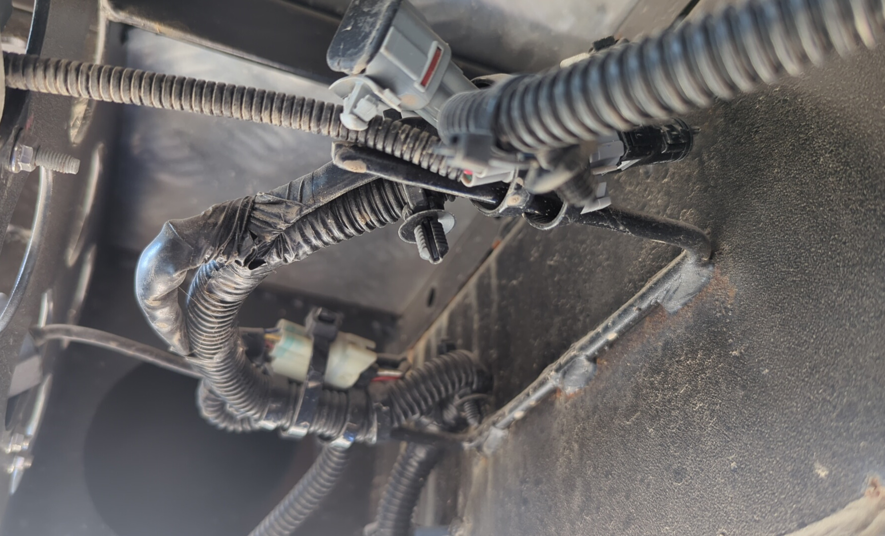 TMA-001-XCMG-GKS285-Truck-mounted-boom-lifts-inspection-Electronics-Main-harness-1