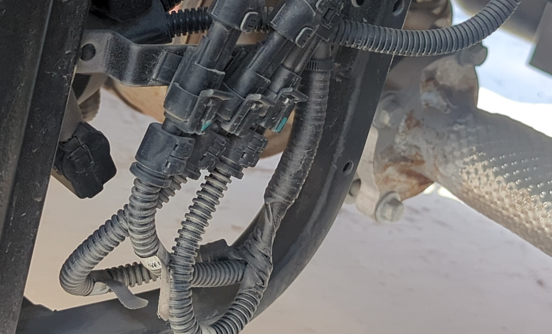 TMA-001-XCMG-GKS285-Truck-mounted-boom-lifts-inspection-Electronics-Main-harness-1