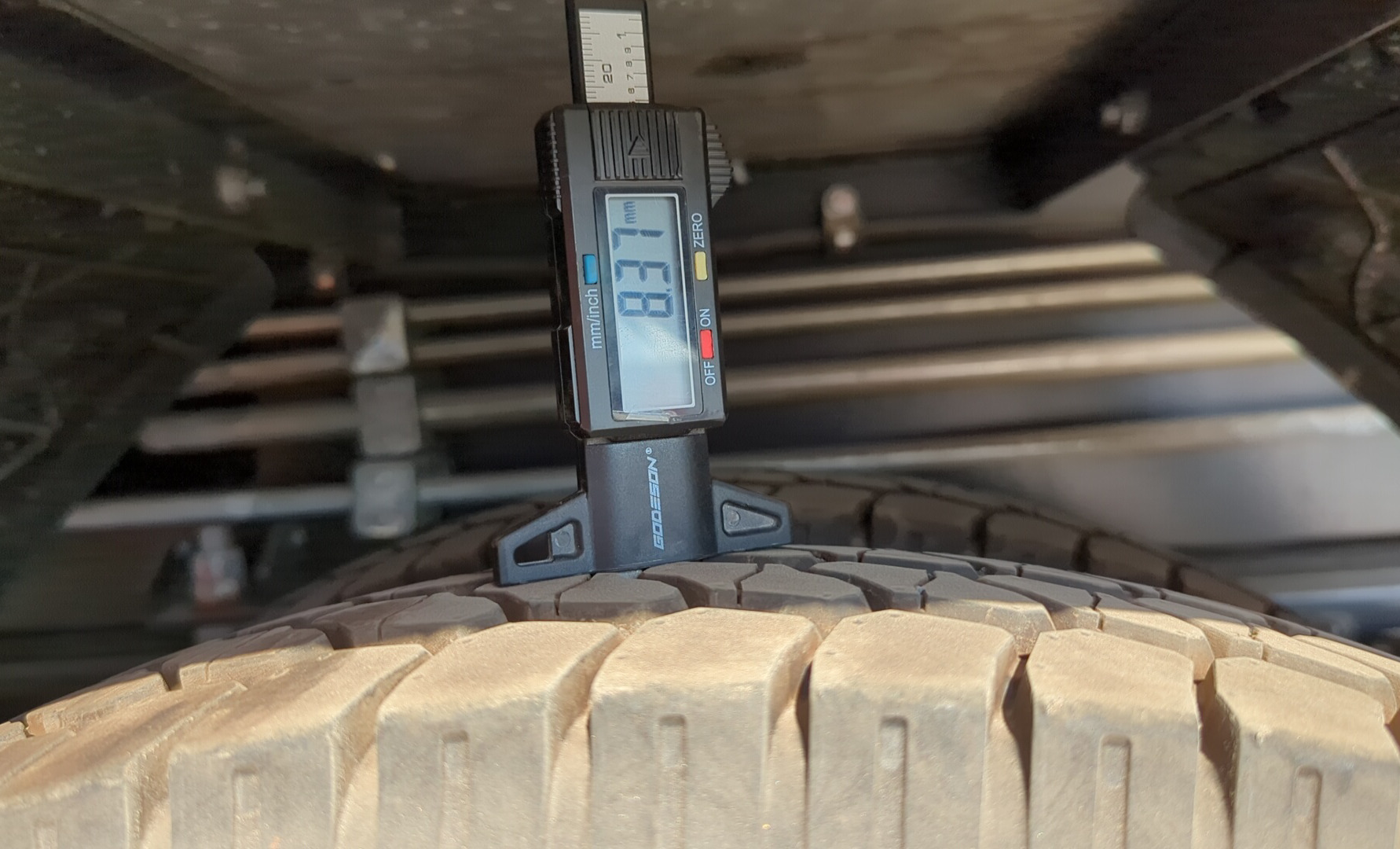 TMA-001-XCMG-GKS285-Truck-mounted-boom-lifts-inspection-Chassis-Left-rear-tire---tread-depth-1