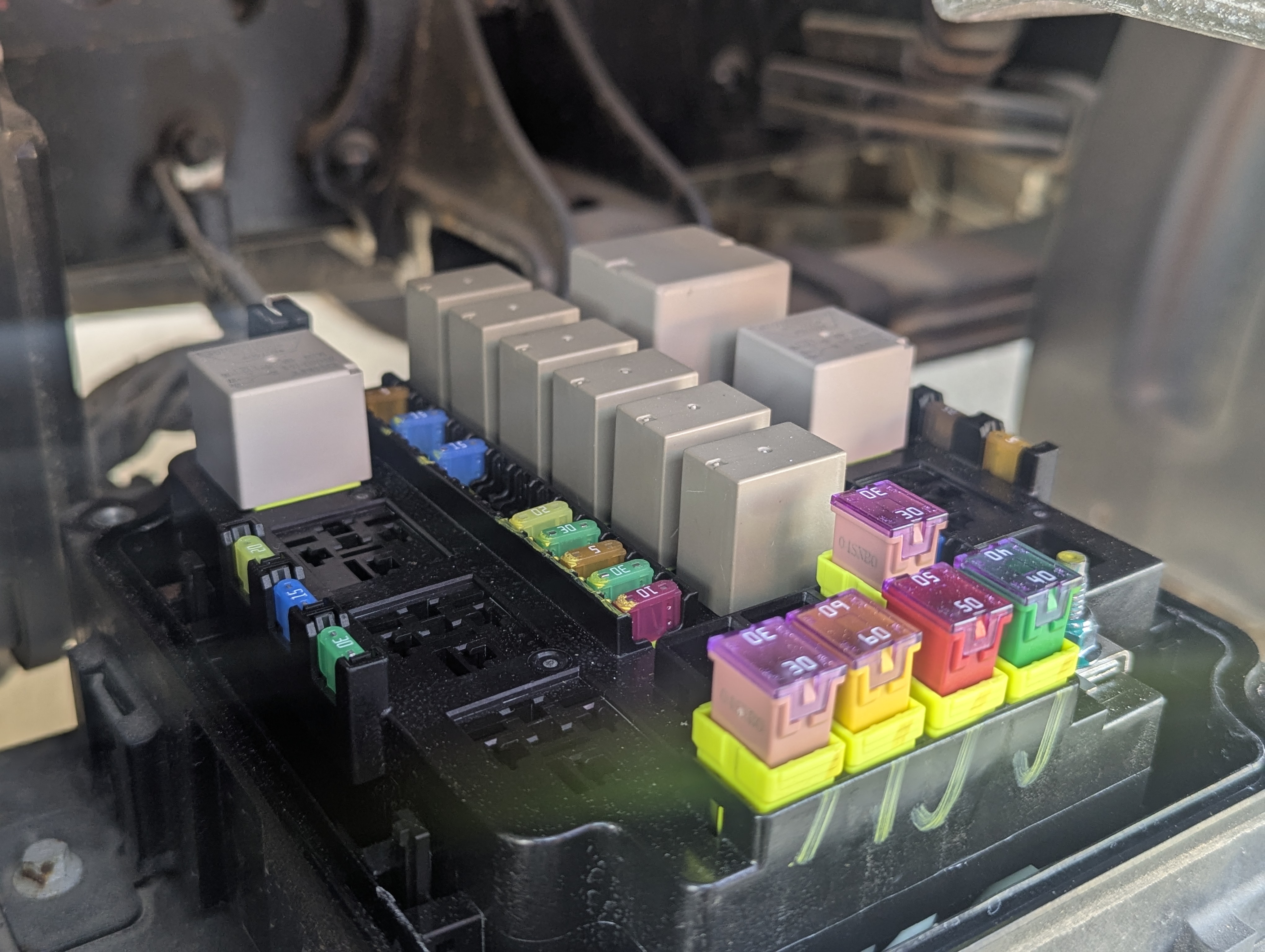 TMA-001-XCMG-GKS285-Truck-mounted-boom-lifts-inspection-Electronics-Fuse-box-1