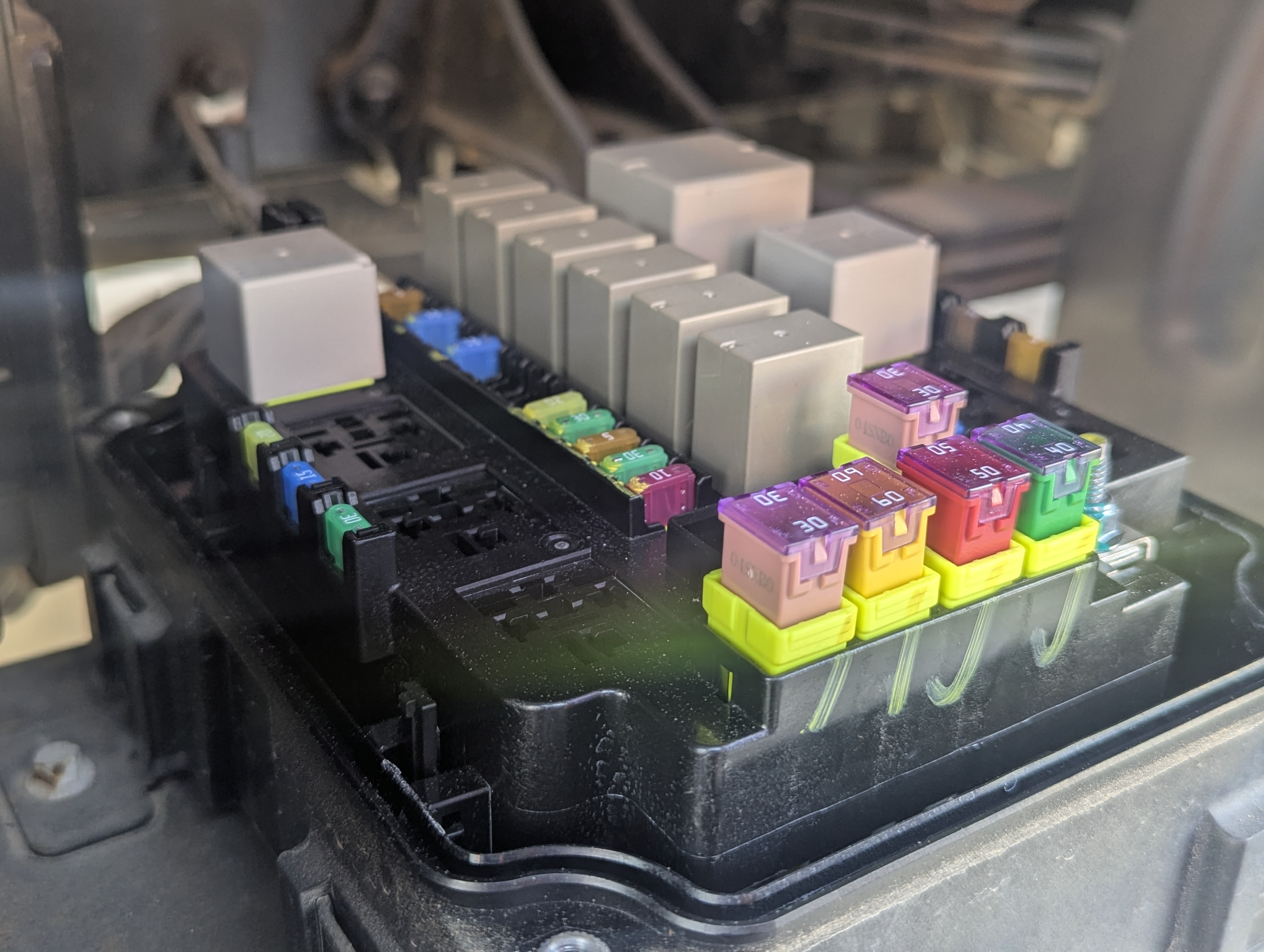 TMA-001-XCMG-GKS285-Truck-mounted-boom-lifts-inspection-Electronics-Fuse-box-1