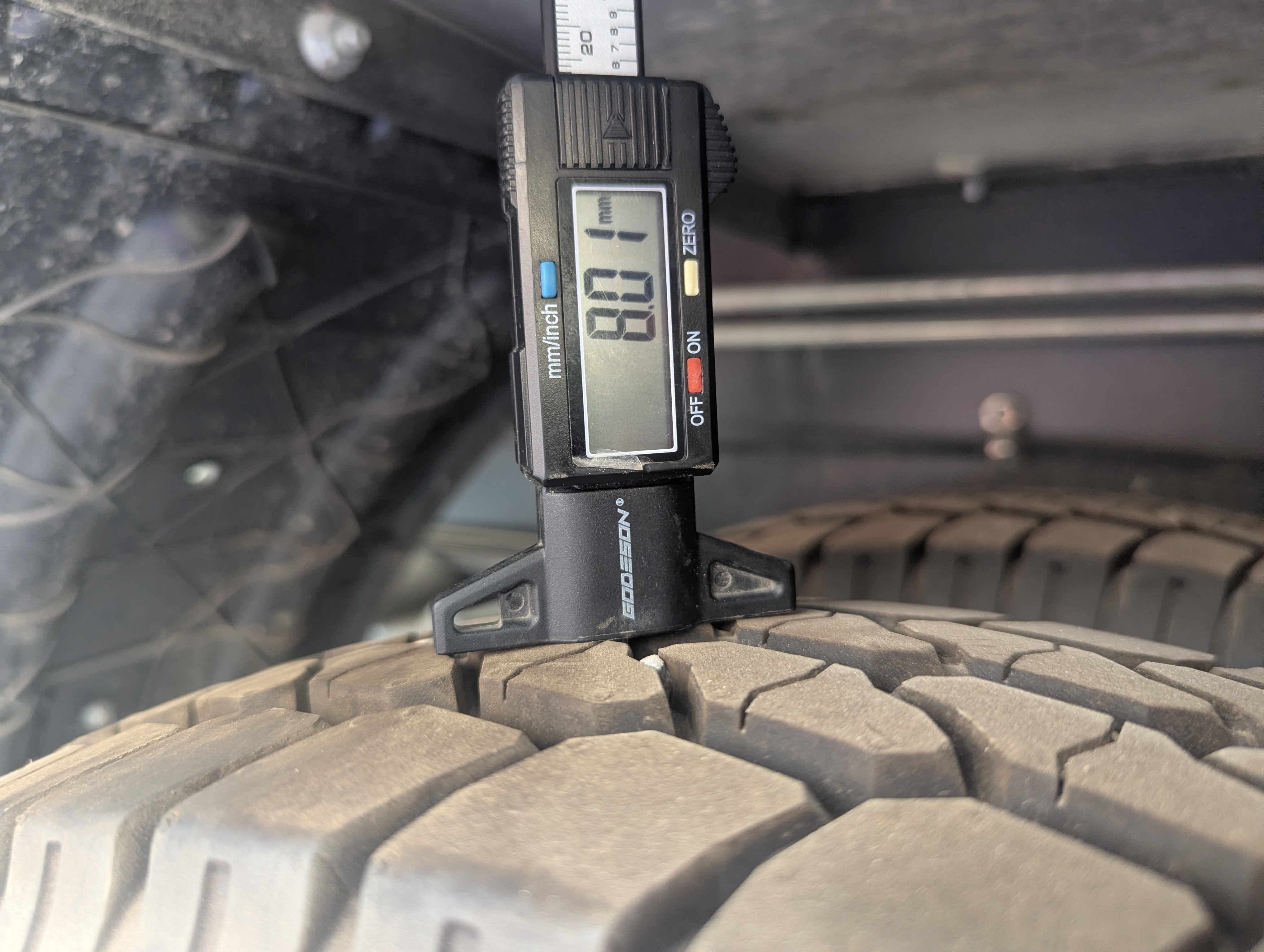 TMA-001-XCMG-GKS285-Truck-mounted-boom-lifts-inspection-Chassis-Right-rear-tire---tread-depth-1