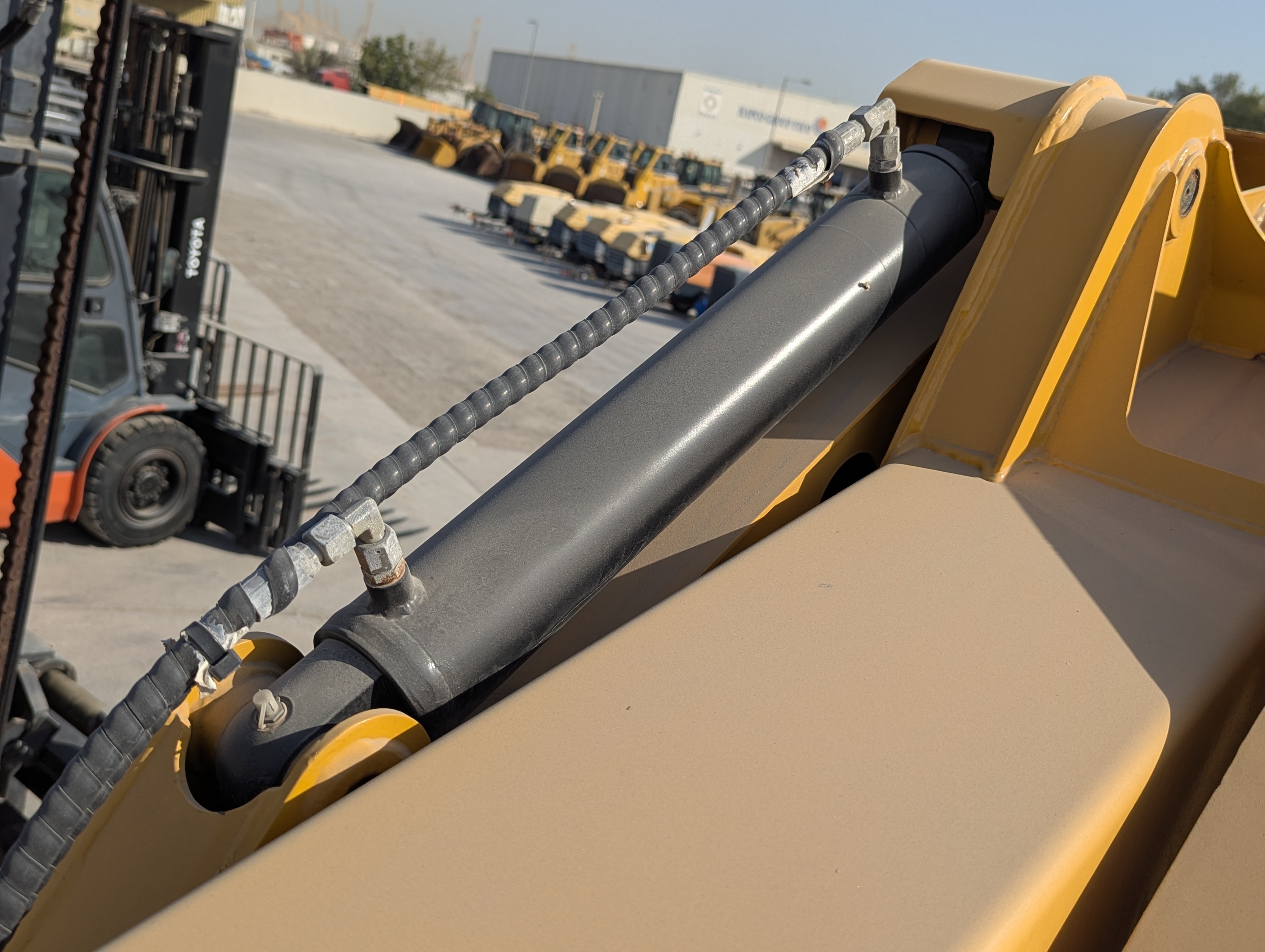 TMA-001-XCMG-GKS285-Truck-mounted-boom-lifts-inspection-Hydraulics-Boom-extension-cylinder-1