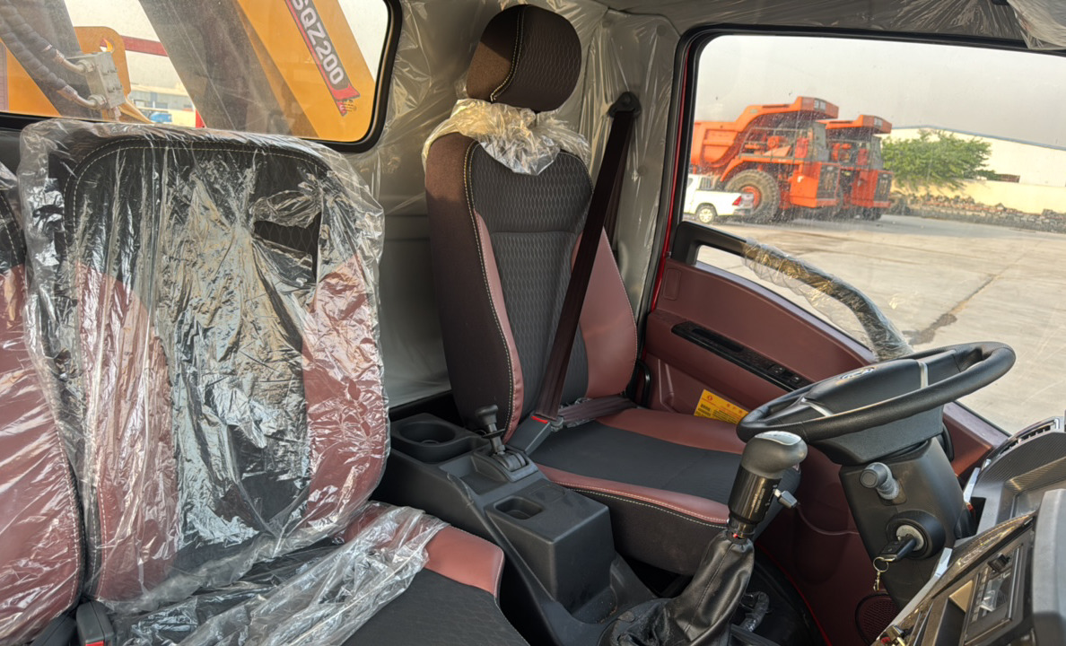 BTC-004-XCMG-SQZ200-Boom-truck-cranes-inspection-Cabin-Seats/armrests-1