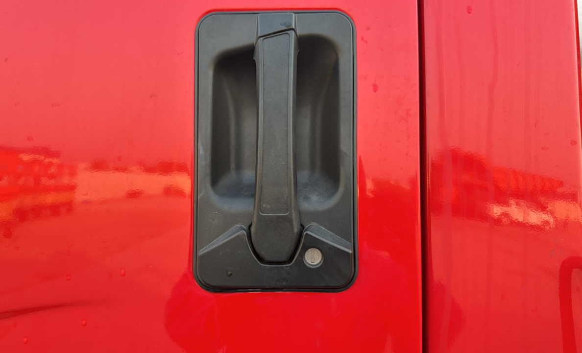 BTC-004-XCMG-SQZ200-Boom-truck-cranes-inspection-Cabin-Door-handles-1