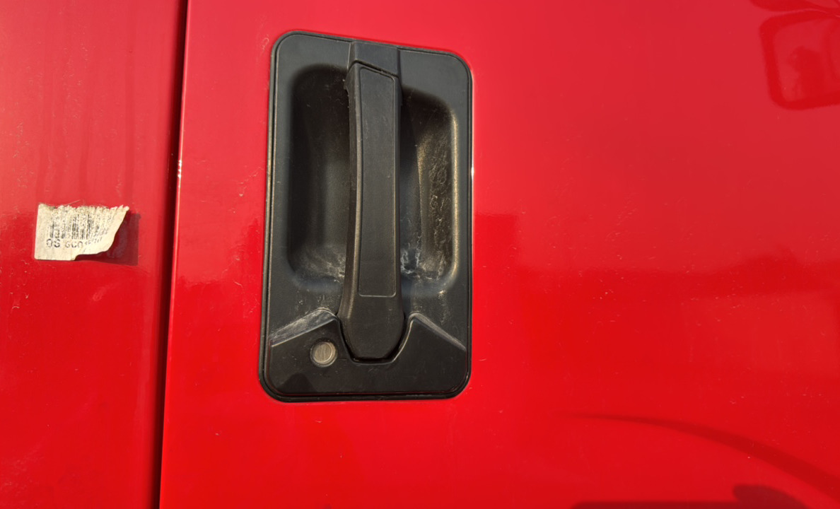 BTC-004-XCMG-SQZ200-Boom-truck-cranes-inspection-Cabin-Door-handles-1