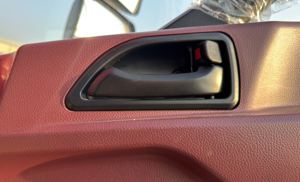 BTC-004-XCMG-SQZ200-Boom-truck-cranes-inspection-Cabin-Door-handles-1