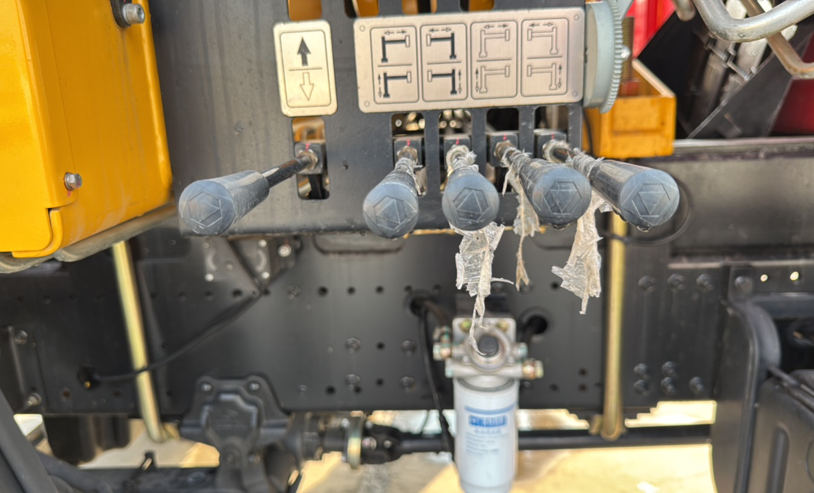 BTC-004-XCMG-SQZ200-Boom-truck-cranes-inspection-Electronics-Ground-control-1