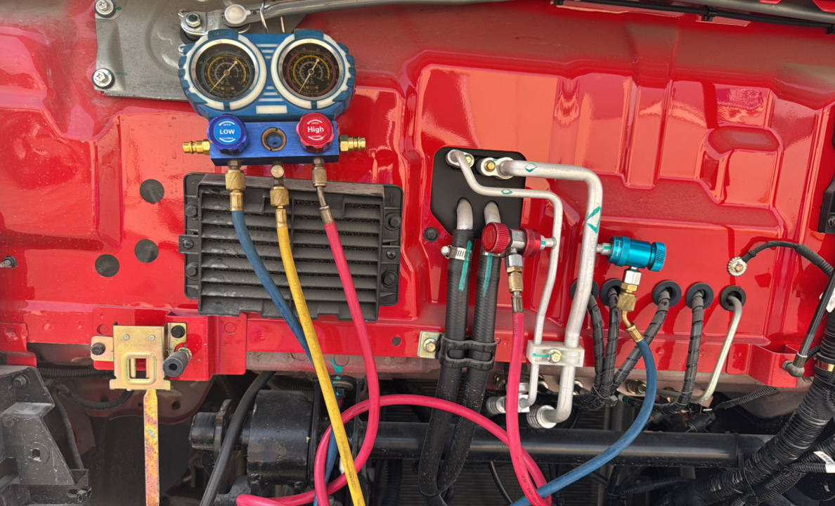 BTC-004-XCMG-SQZ200-Boom-truck-cranes-inspection-Air-conditioning-A/C-compressor-1