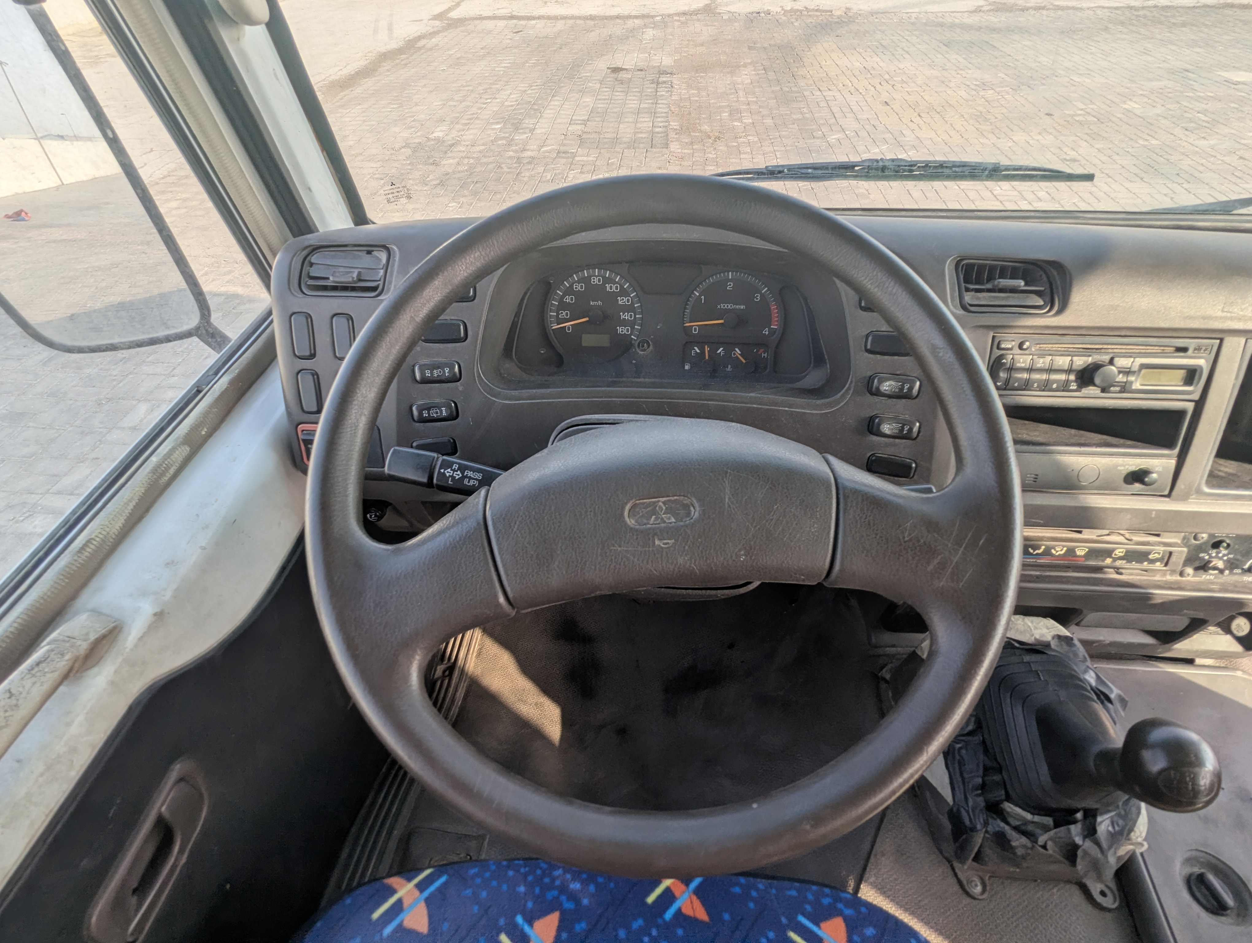 TBV-001-Mitsubishi-Fuso-Roza-Buses-inspection-Interior-Steering-wheel-1