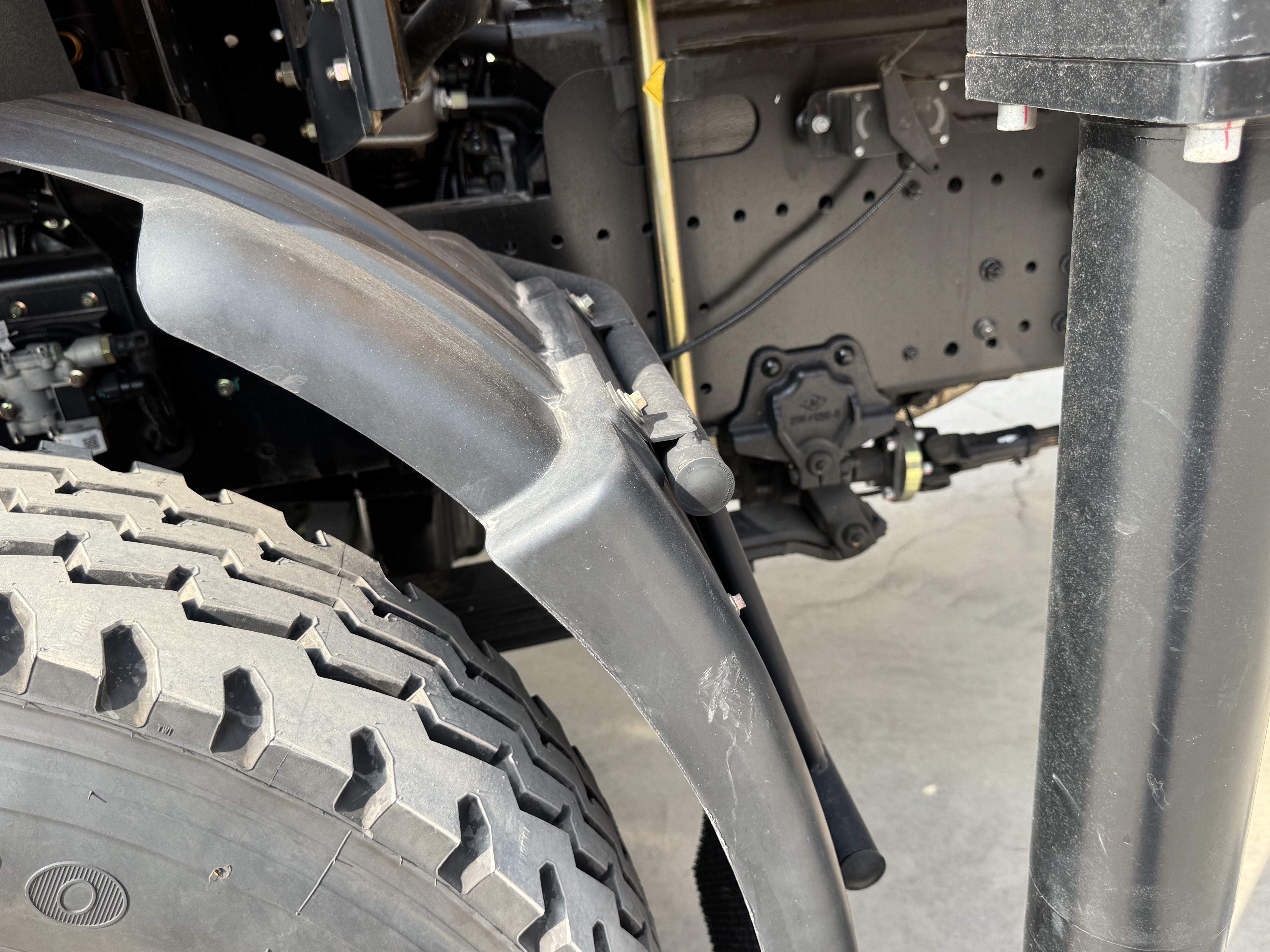BTC-004-XCMG-SQZ200-Boom-truck-cranes-inspection-Structure-Sheet-metal-(fiberglass)-1