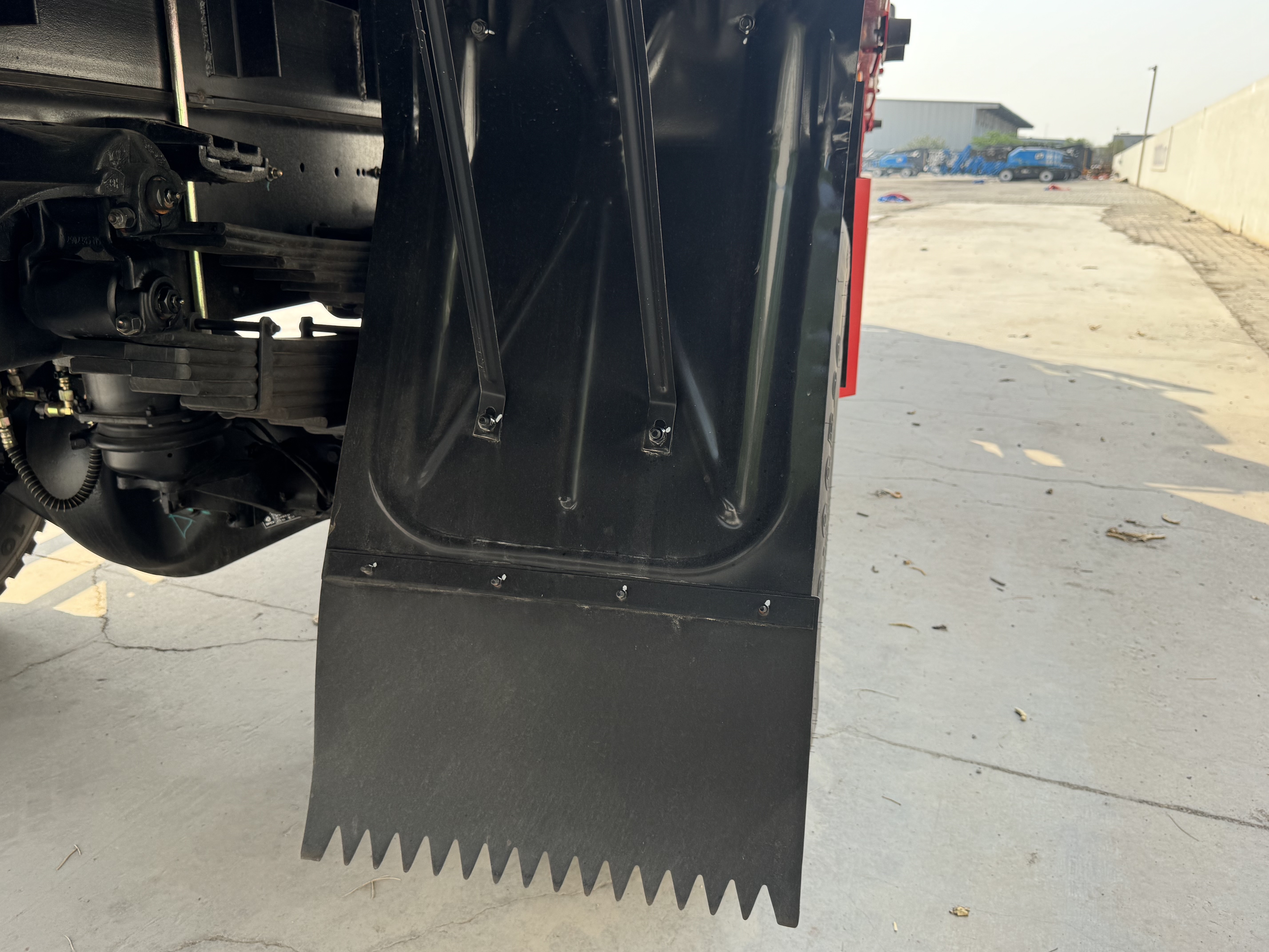 BTC-004-XCMG-SQZ200-Boom-truck-cranes-inspection-Structure-Sheet-metal-(fiberglass)-1
