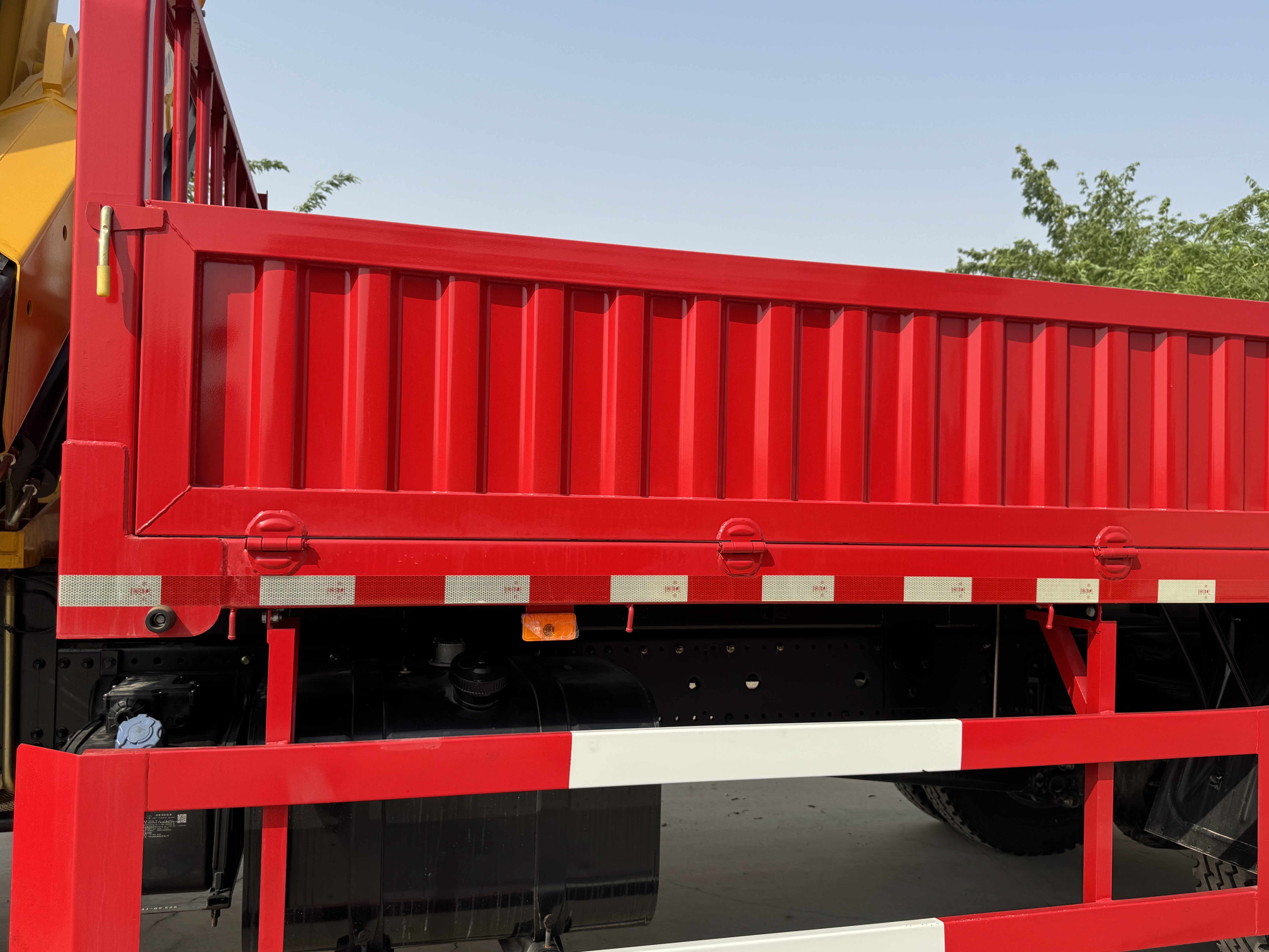BTC-004-XCMG-SQZ200-Boom-truck-cranes-inspection-Structure-Tailgate-1