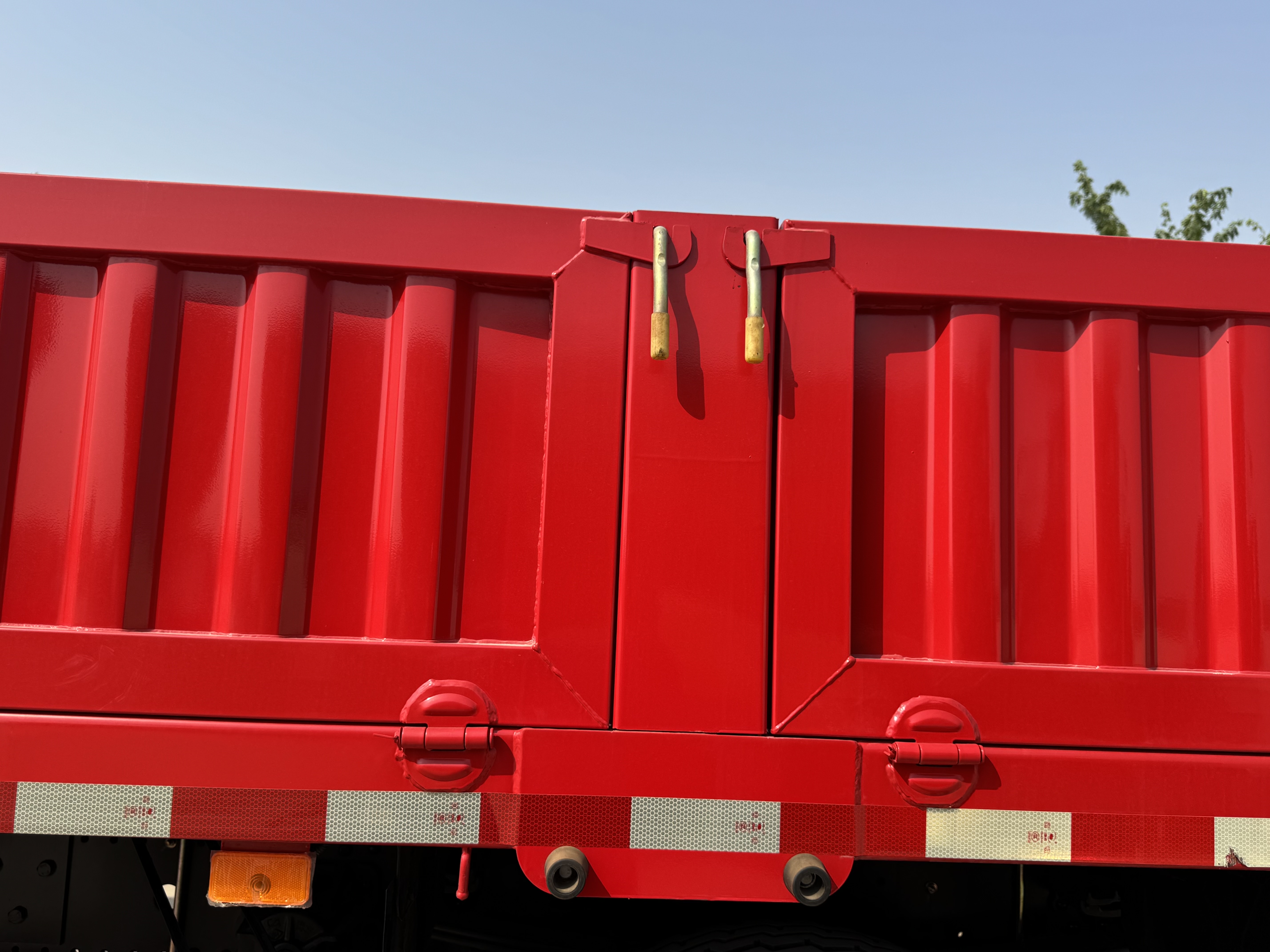 BTC-004-XCMG-SQZ200-Boom-truck-cranes-inspection-Structure-Tailgate-1