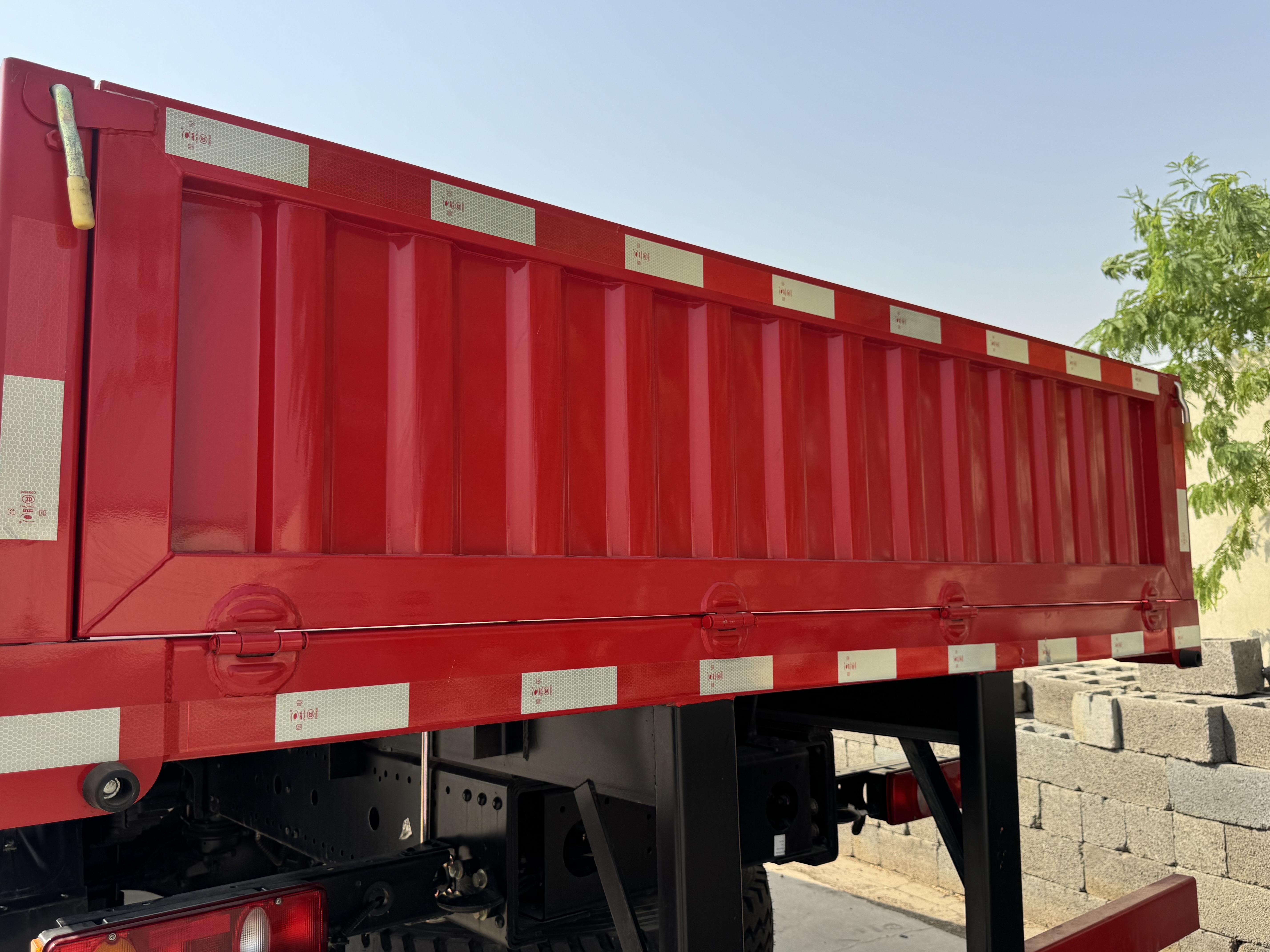 BTC-004-XCMG-SQZ200-Boom-truck-cranes-inspection-Structure-Tailgate-1