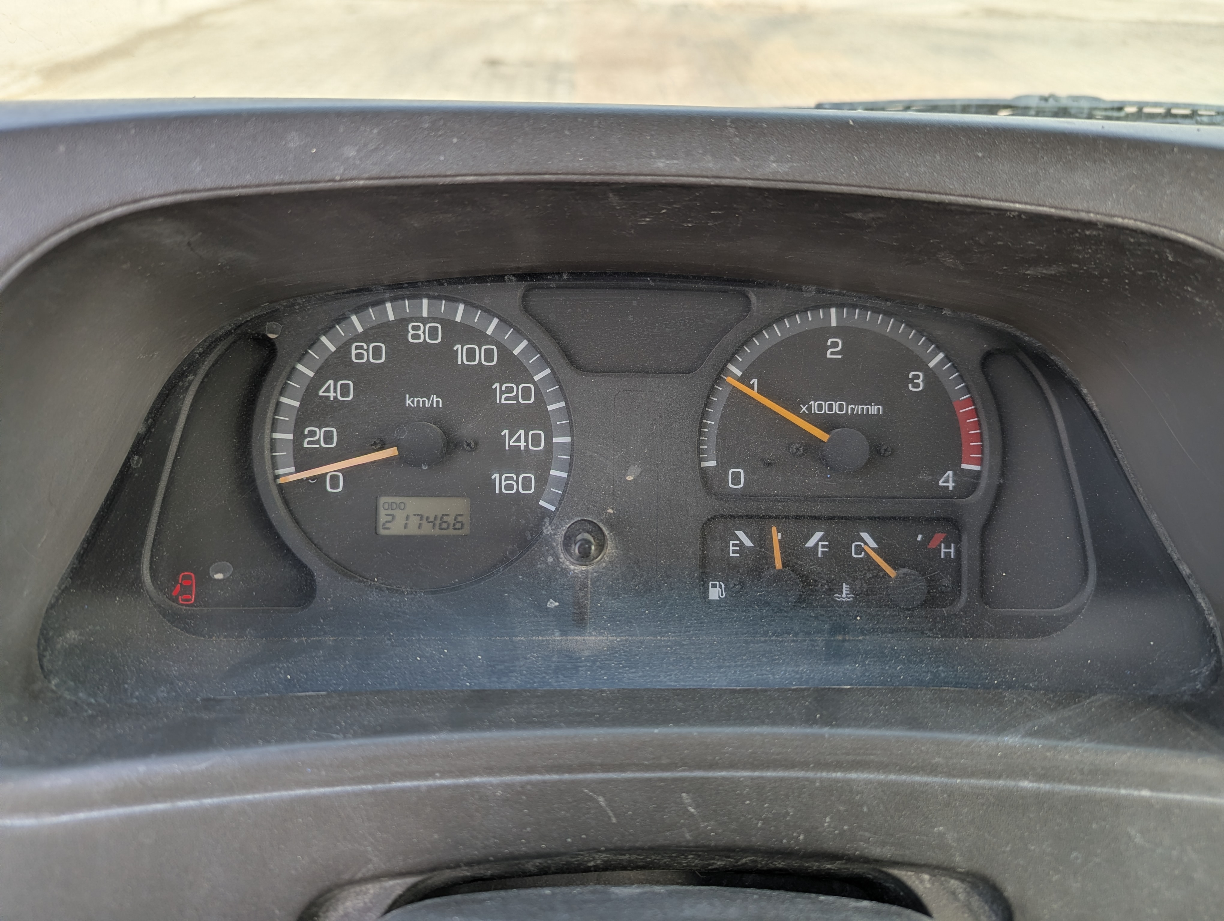 TBV-001-Mitsubishi-Fuso-Roza-Buses-inspection-Interior-Instrument-cluster-1