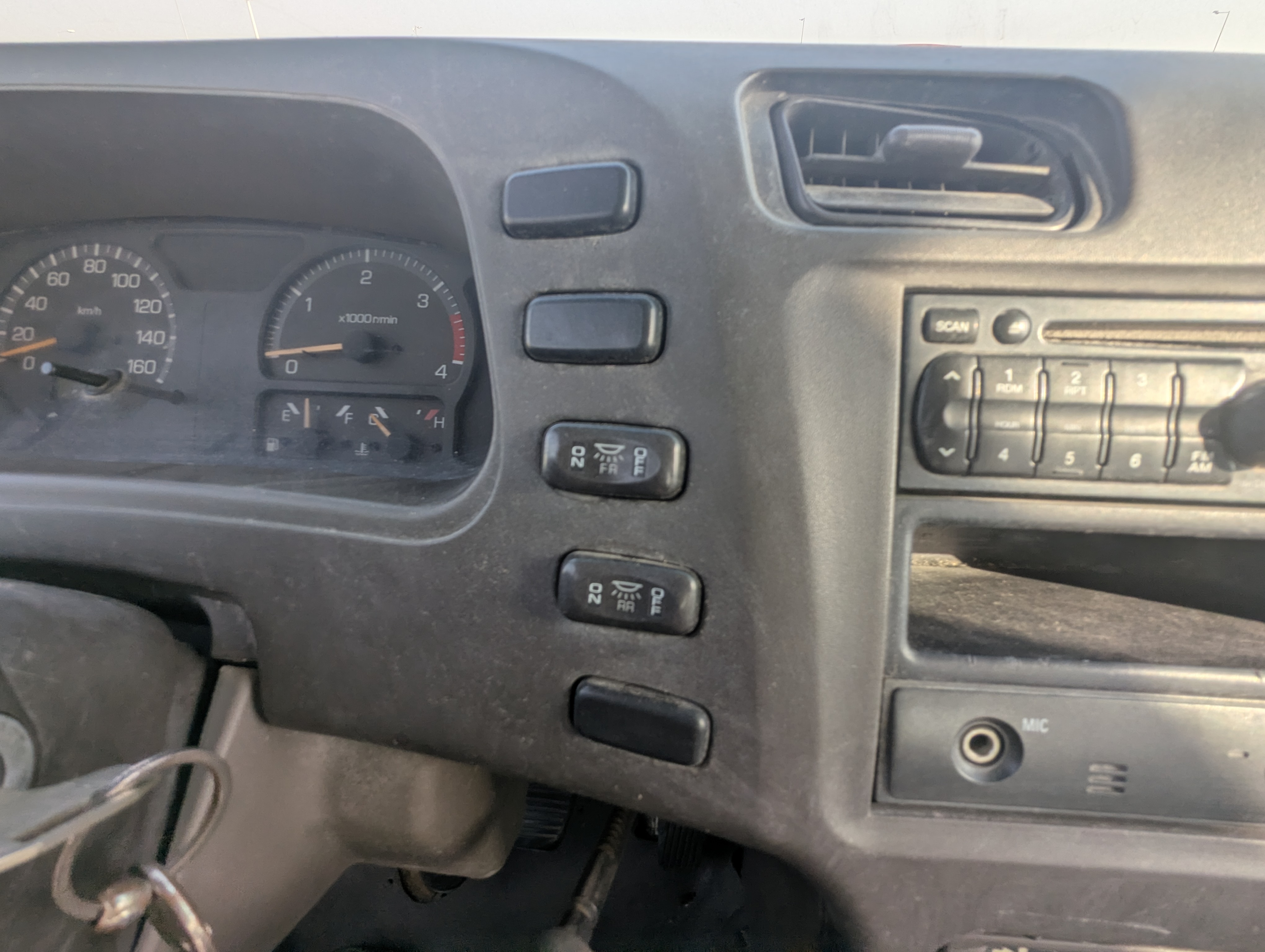 TBV-001-Mitsubishi-Fuso-Roza-Buses-inspection-Interior-Electronic-instrument-board-1
