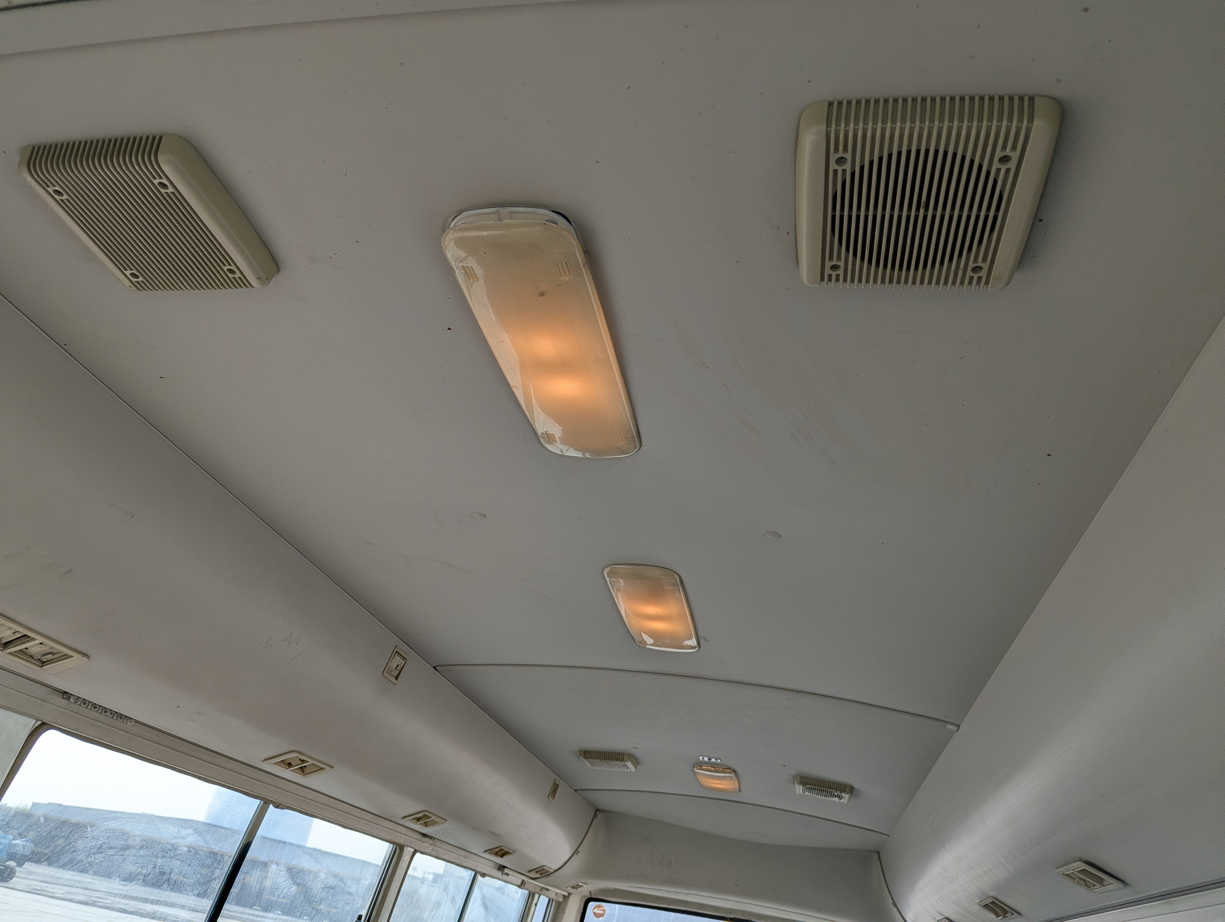 TBV-001-Mitsubishi-Fuso-Roza-Buses-inspection-Interior-Cabin-light-1