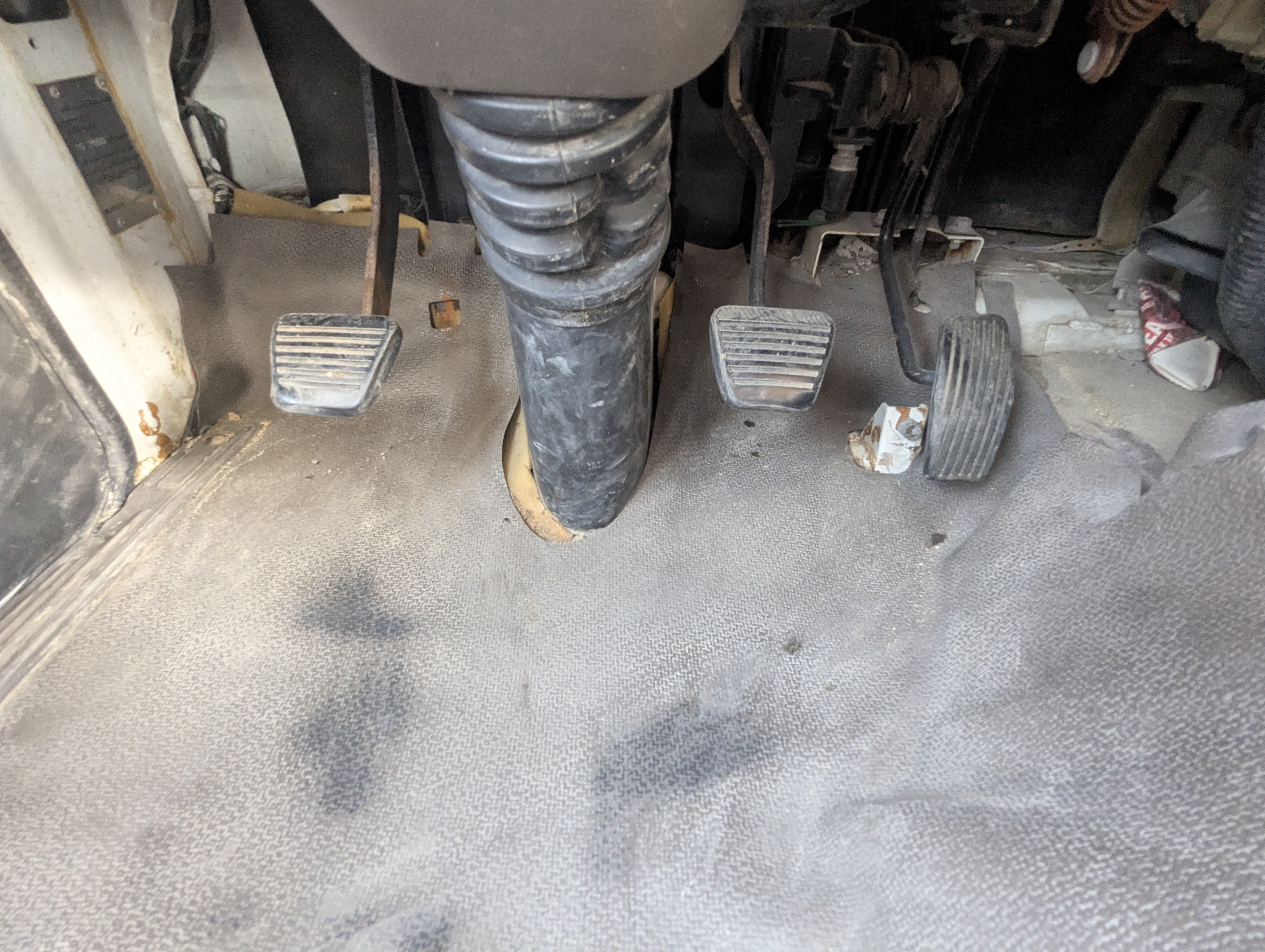 TBV-001-Mitsubishi-Fuso-Roza-Buses-inspection-Interior-Pedals-1